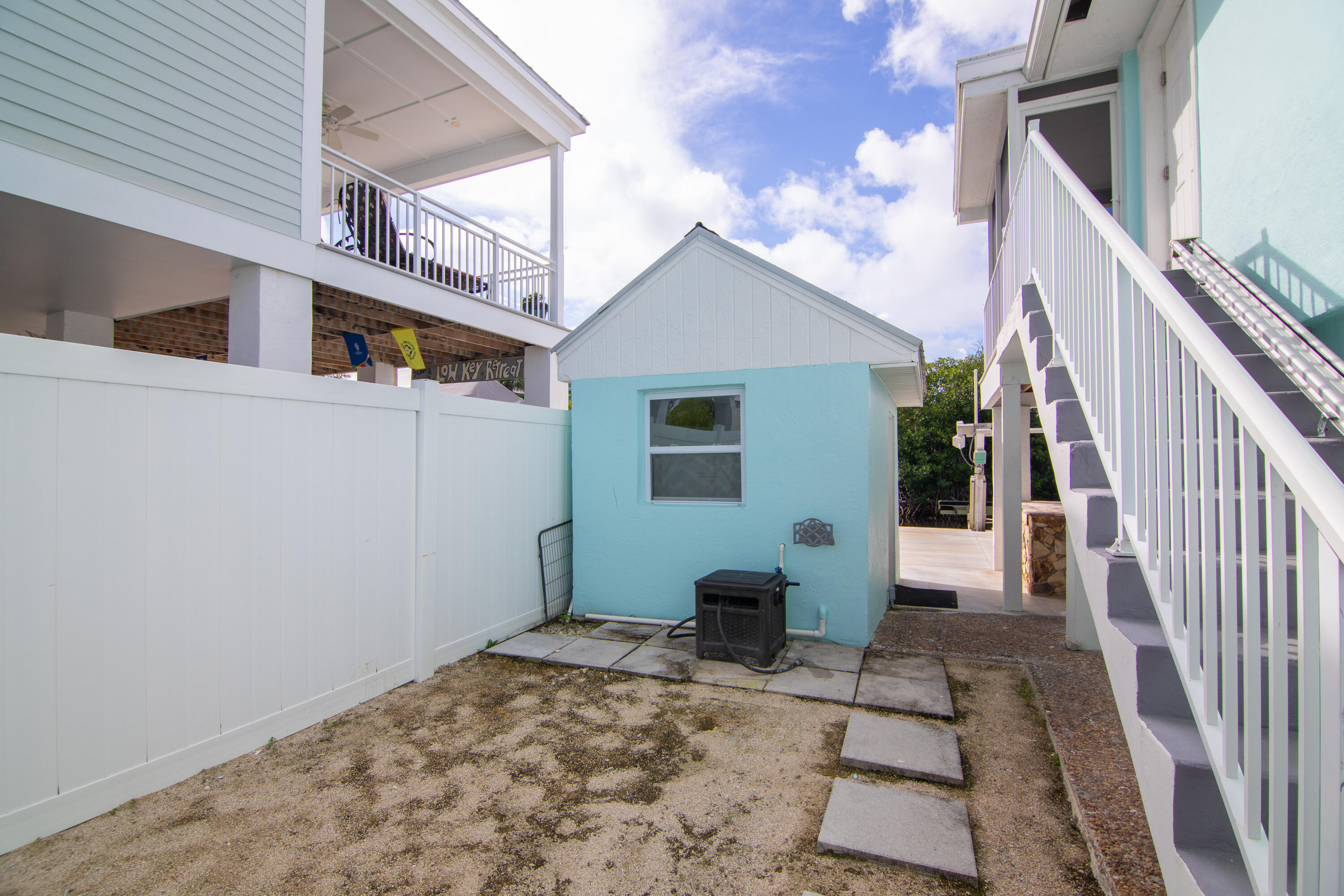 27332 St Martin Lane