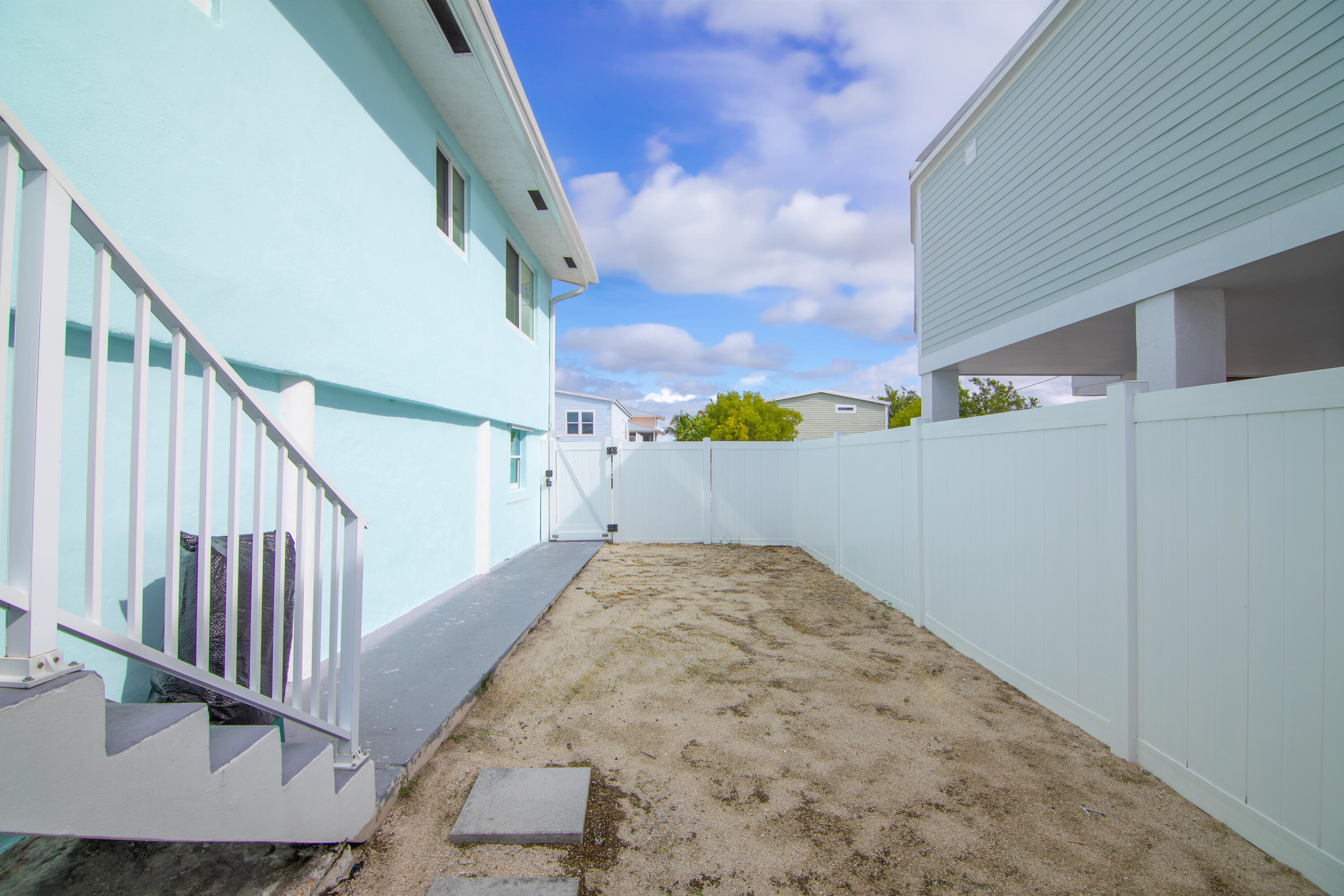 27332 St Martin Lane