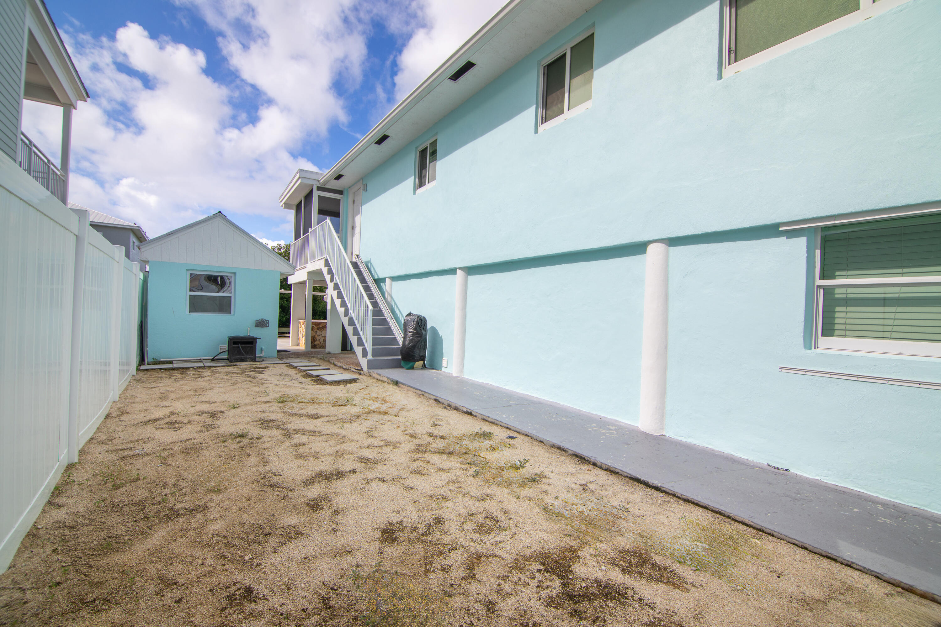27332 St Martin Lane