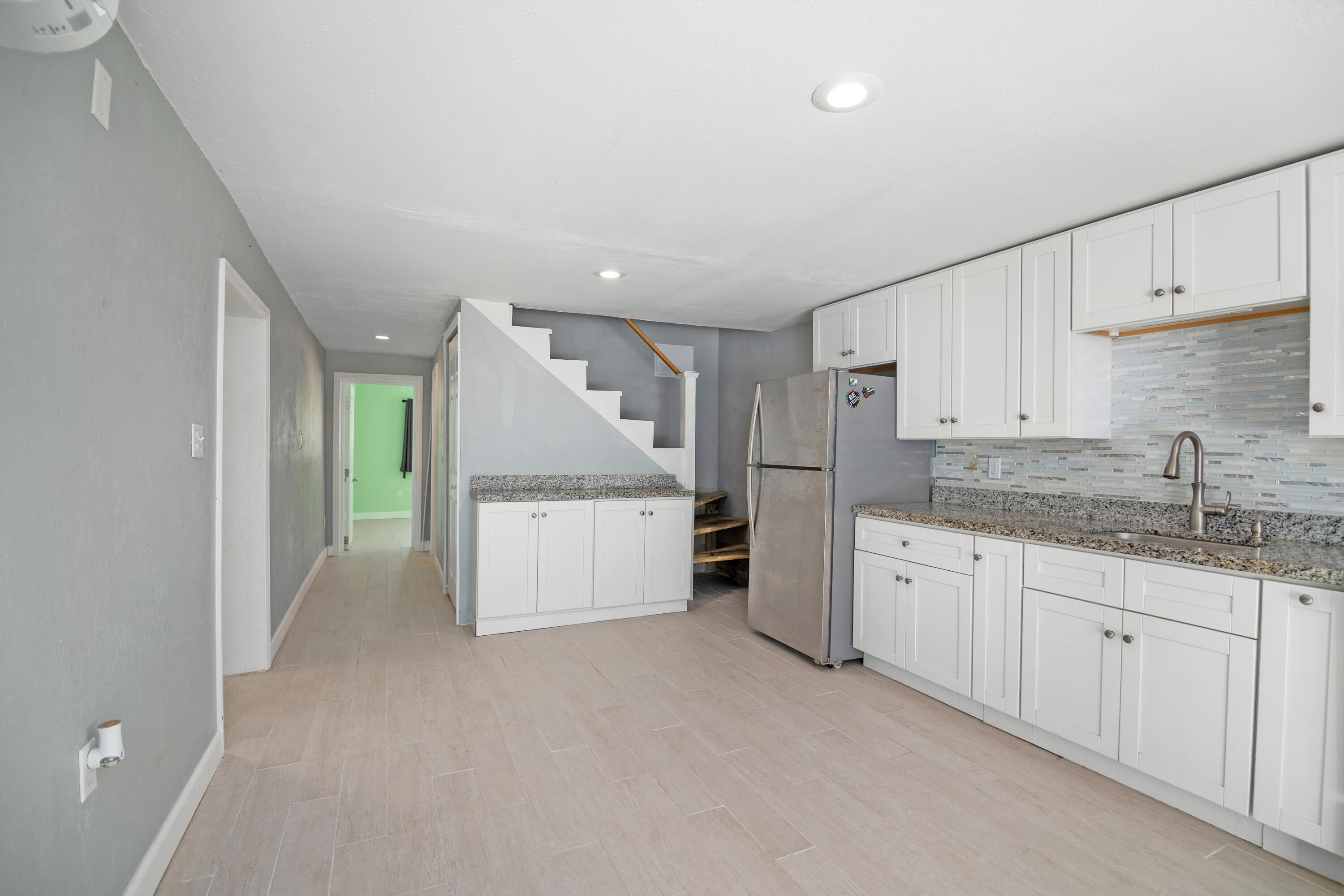 27332 St Martin Lane