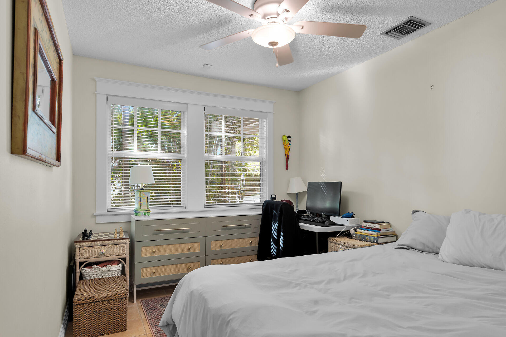 2911 Seidenberg Avenue