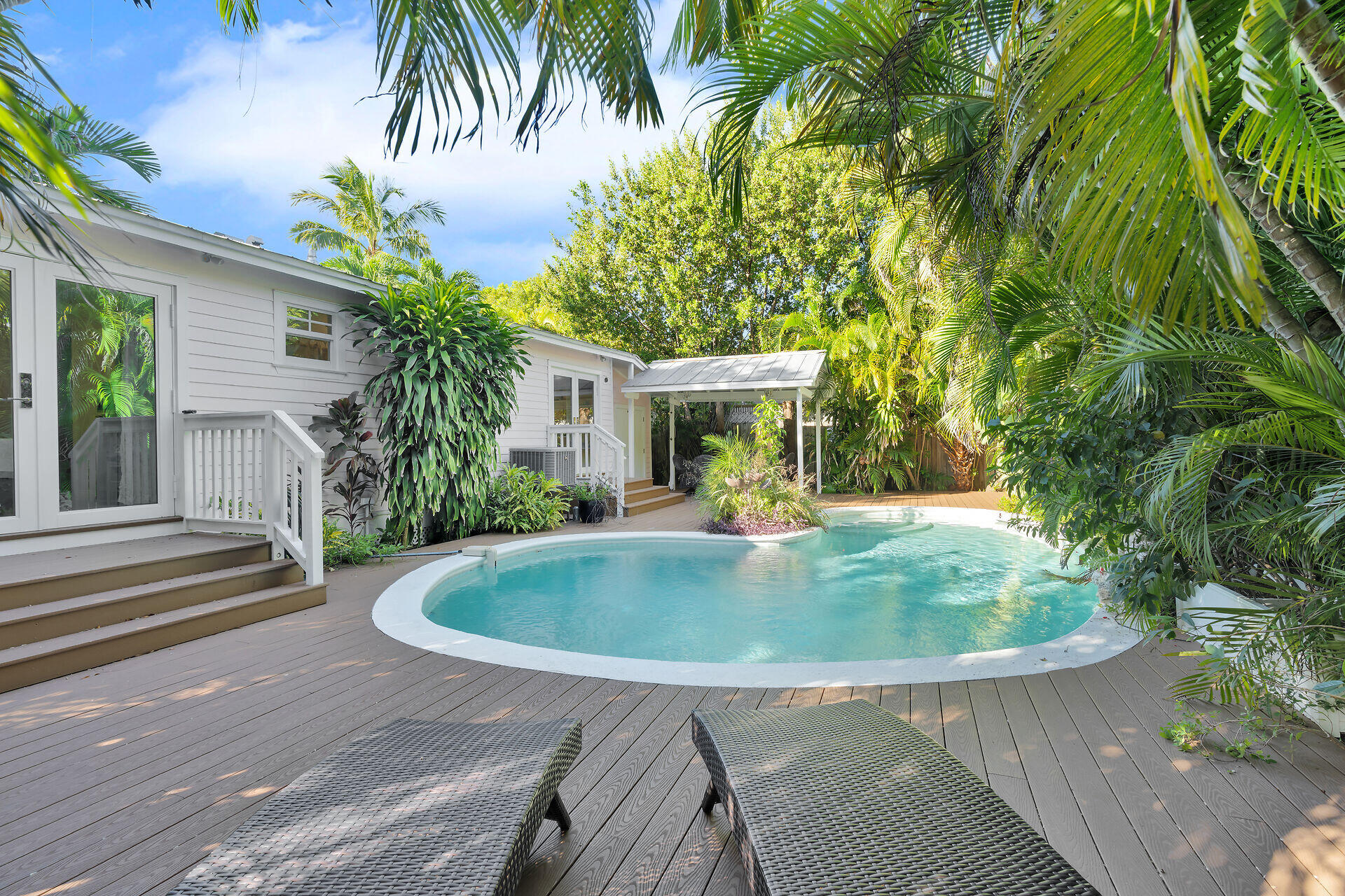 2911 Seidenberg Avenue