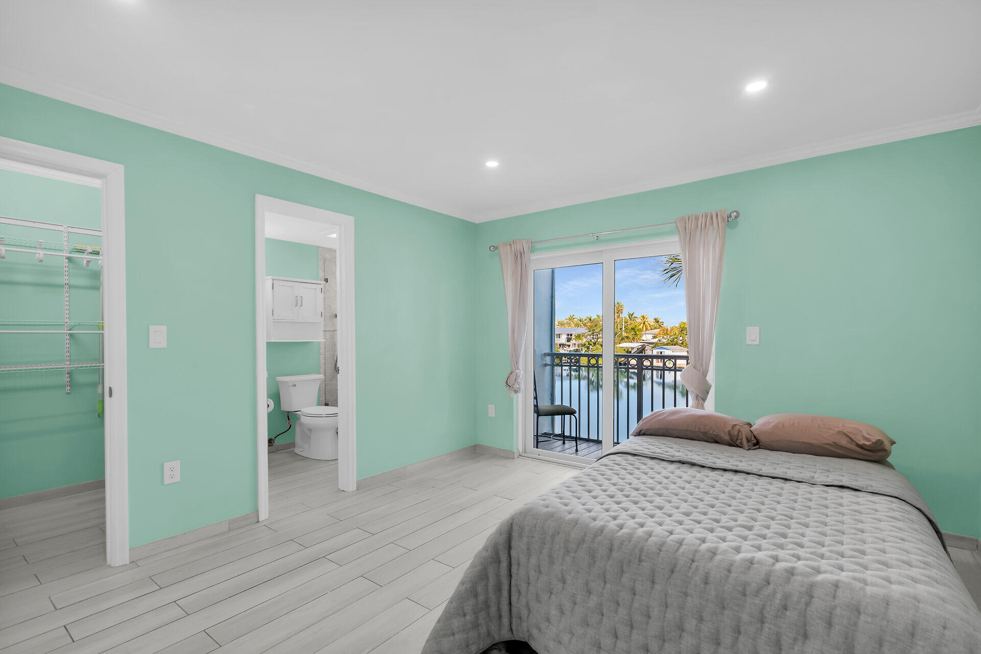 201 Coppitt Road Unit: 202C