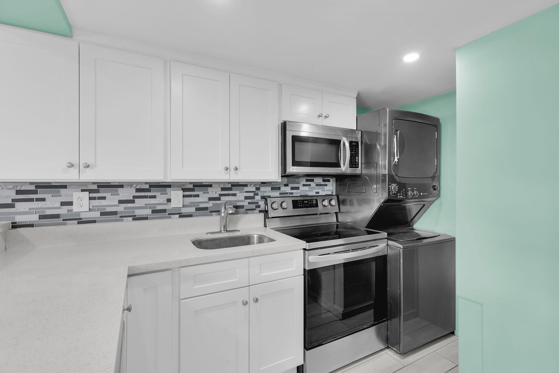 201 Coppitt Road Unit: 202C