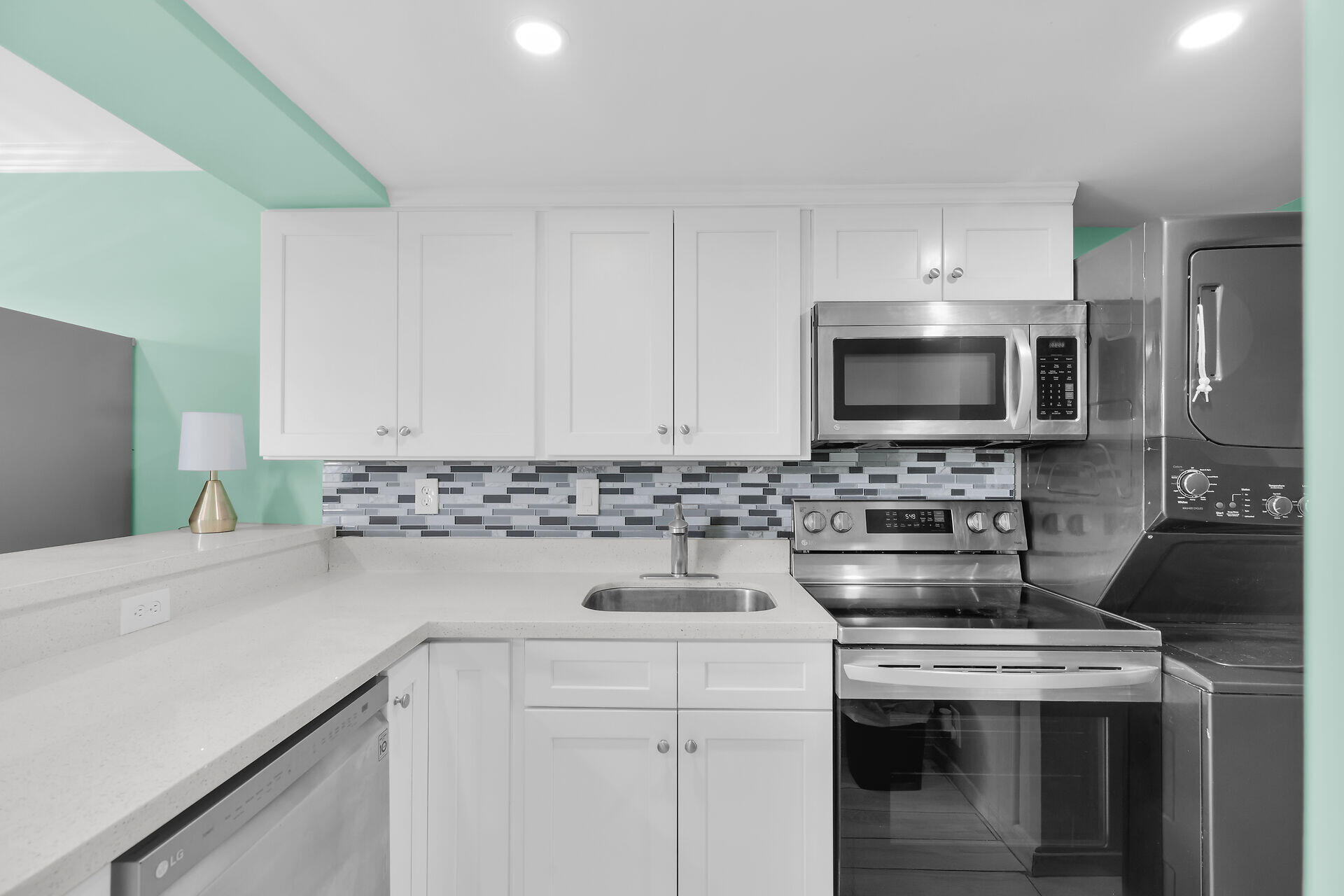 201 Coppitt Road Unit: 202C