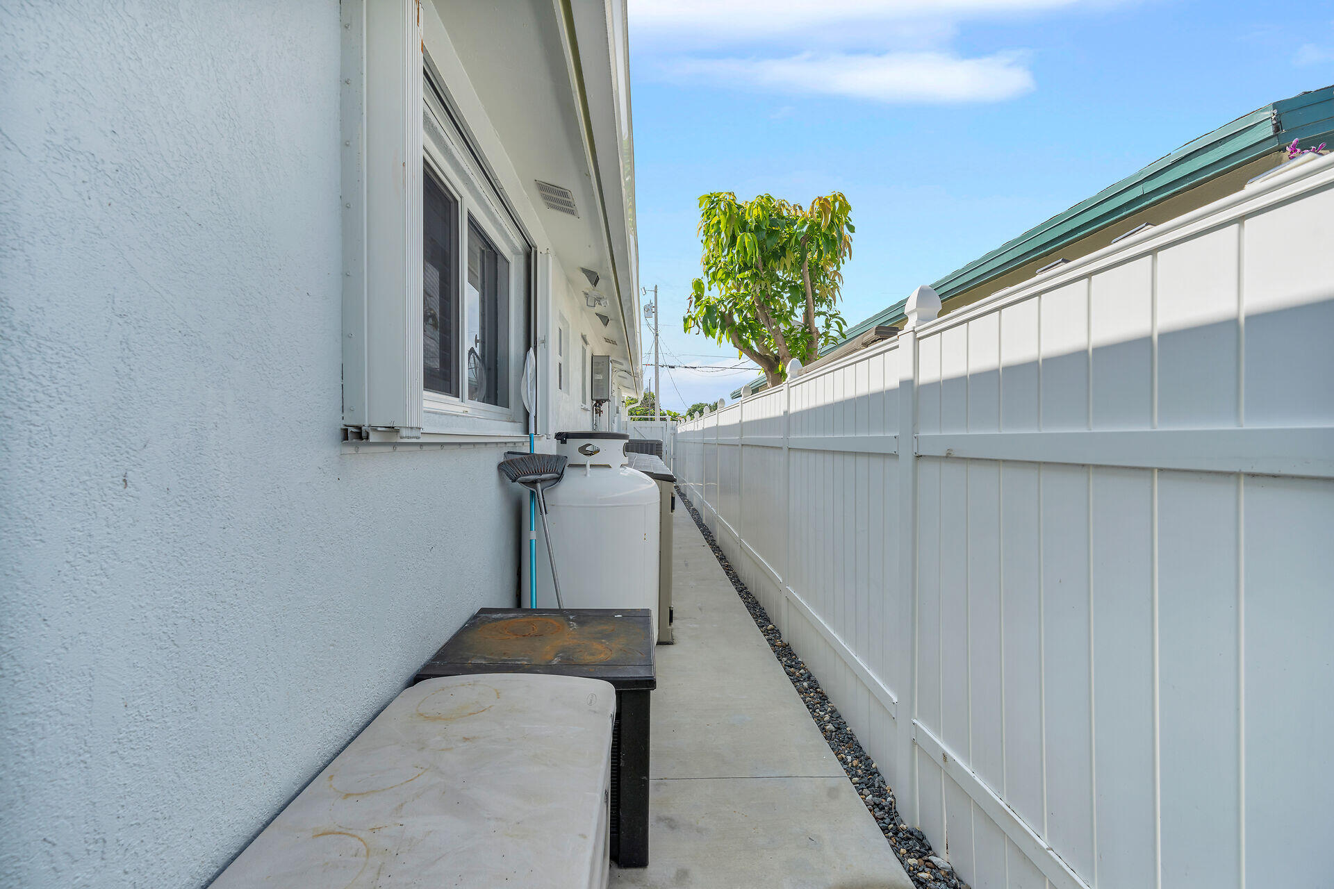 33D 11Th Avenue