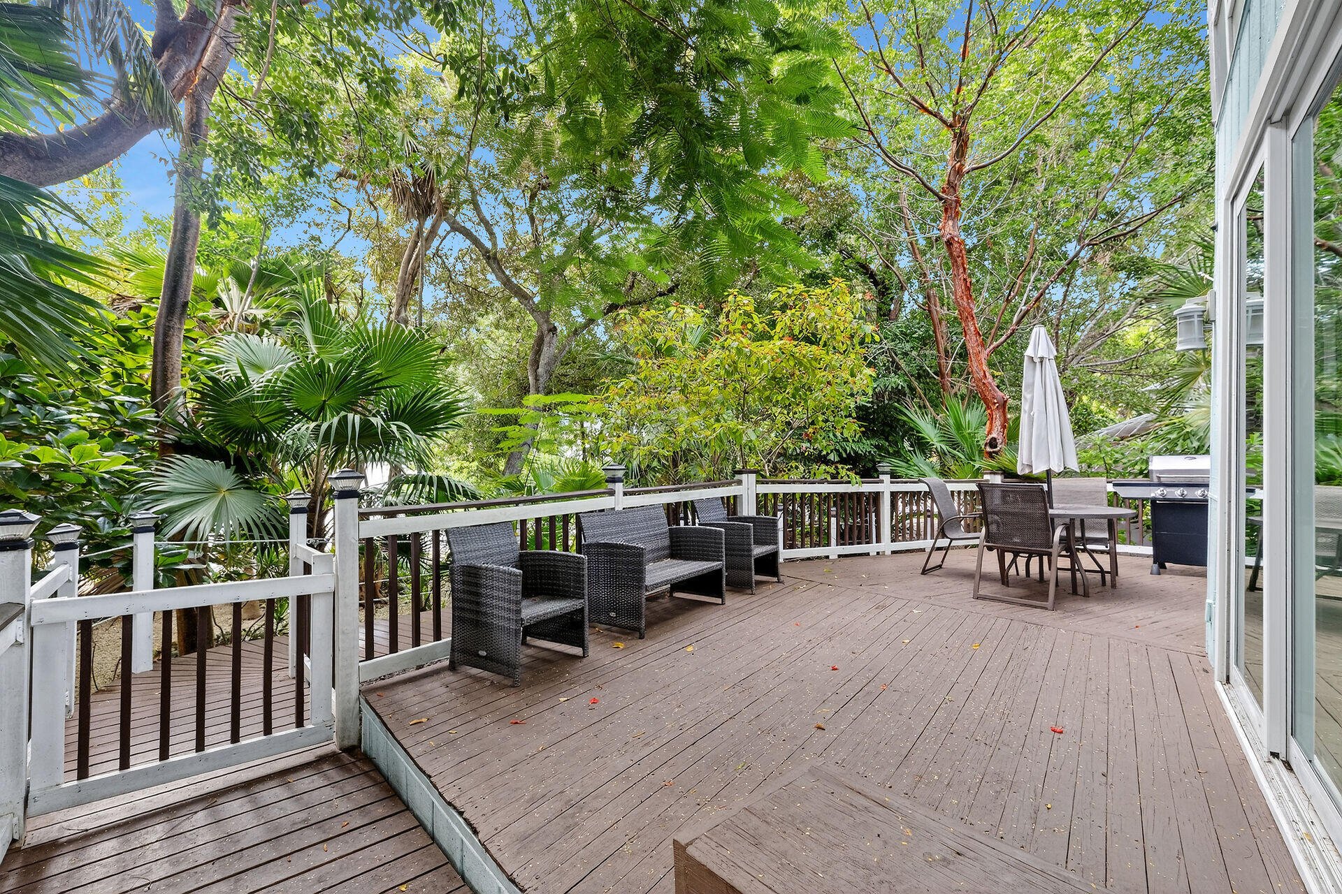 5206 Dogwood Dell Street