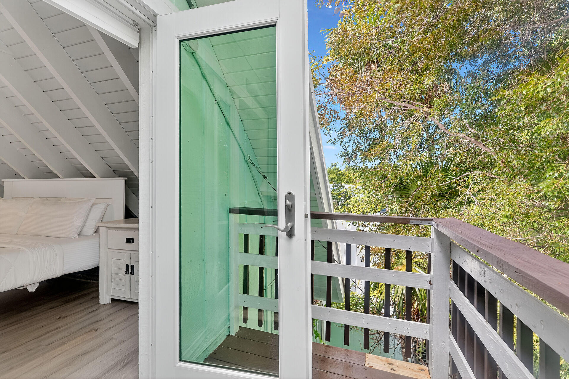 5206 Dogwood Dell Street