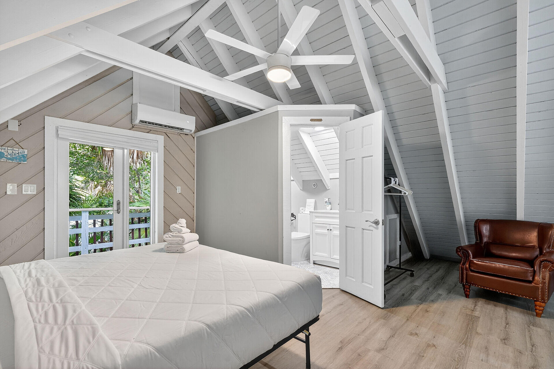 5206 Dogwood Dell Street