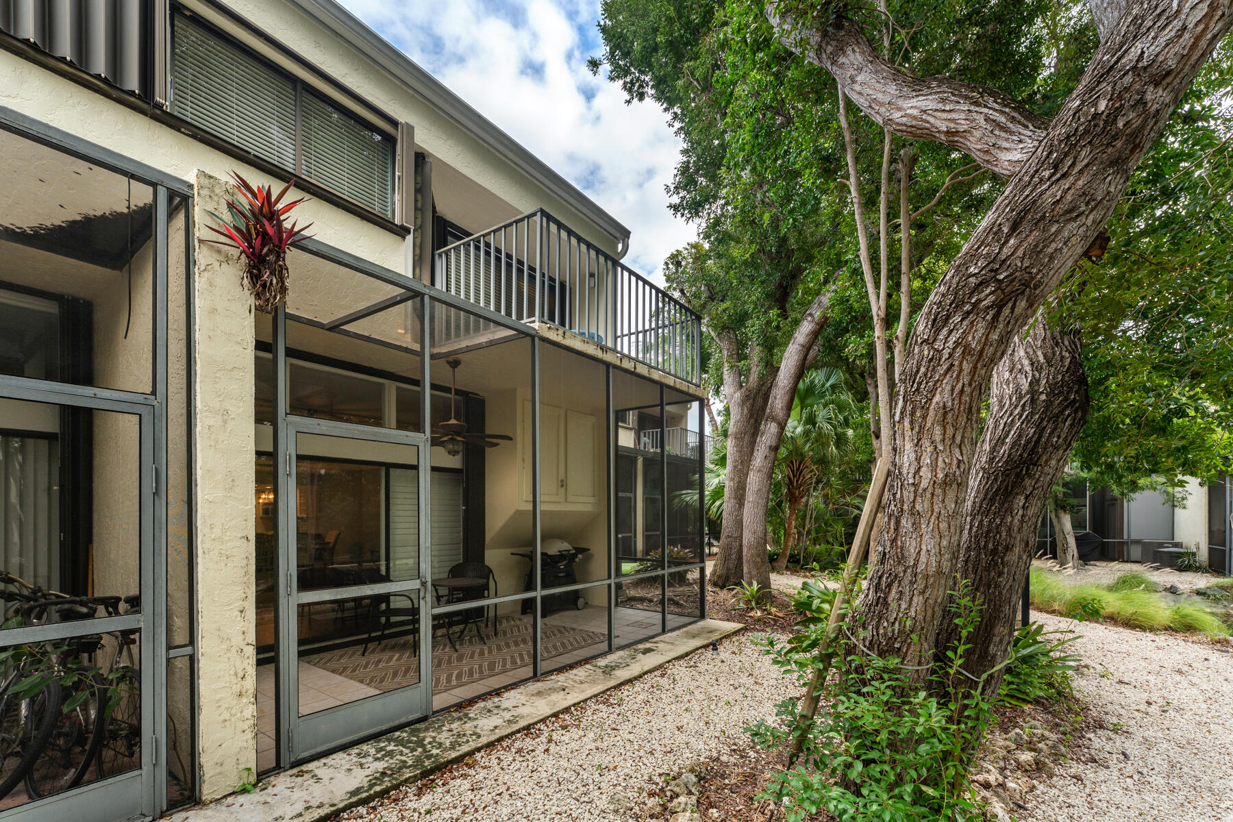 94220 Overseas Highway Unit: 9C and 28' Boat Slip