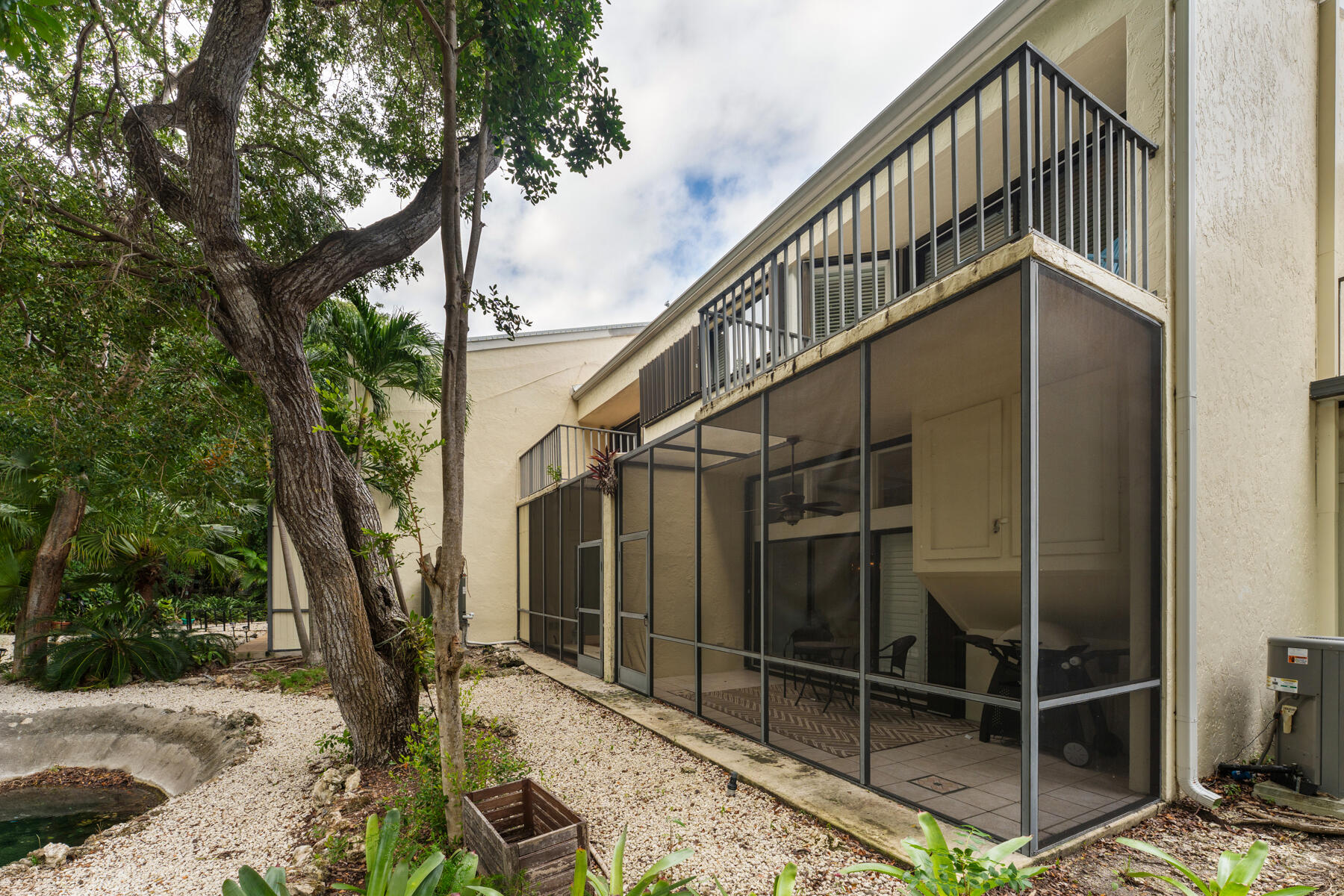 94220 Overseas Highway Unit: 9C and 28' Boat Slip