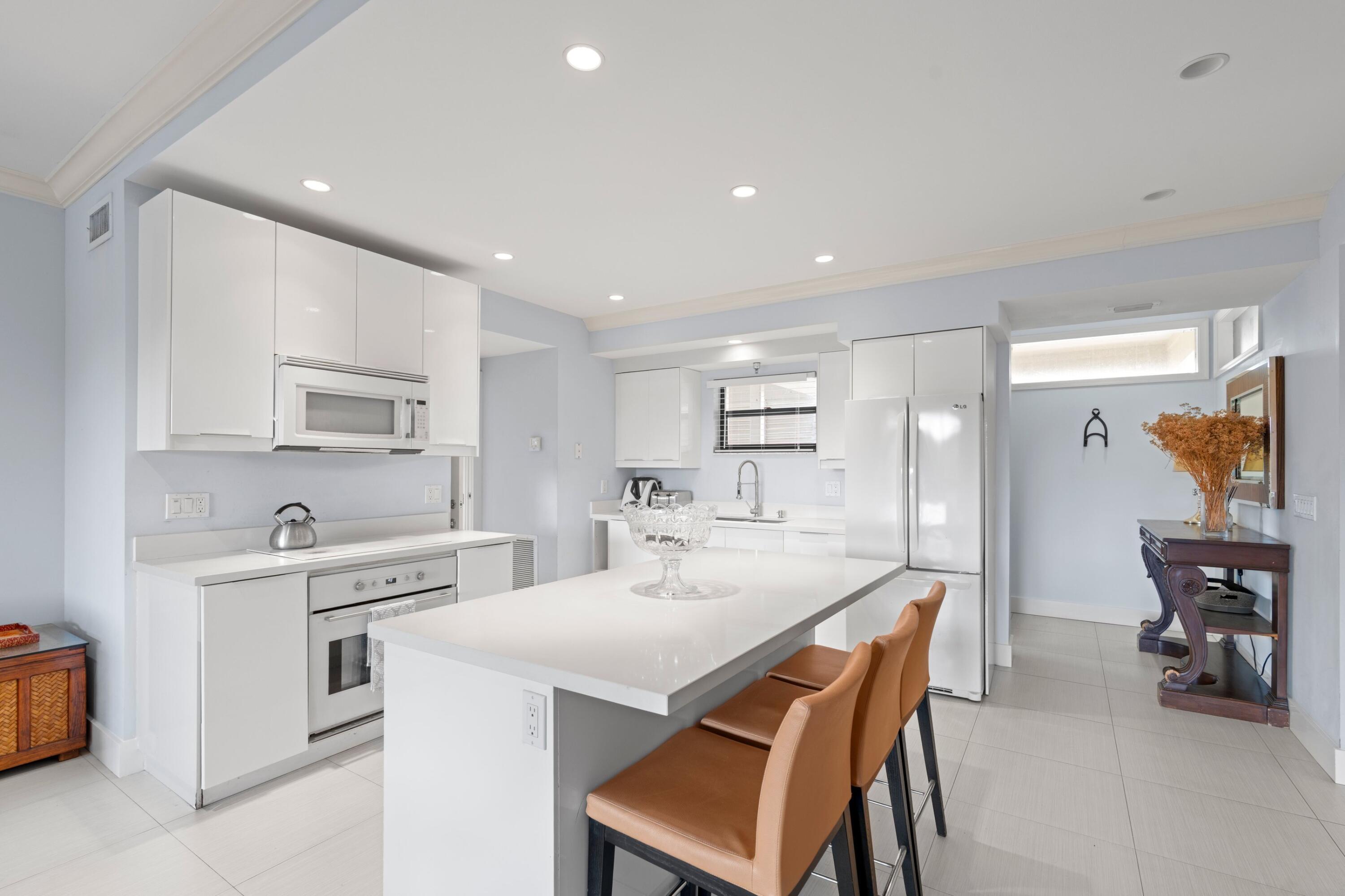 11830 Pebblewood Drive Unit: 202C