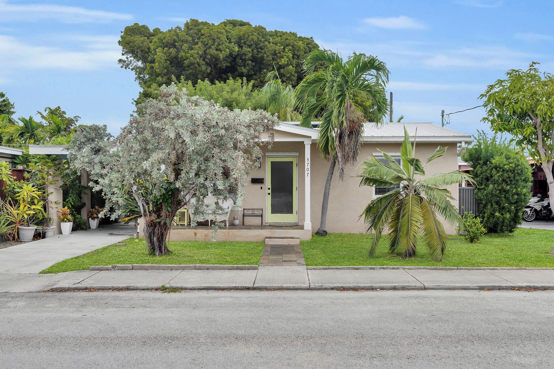 3707 Paula Avenue