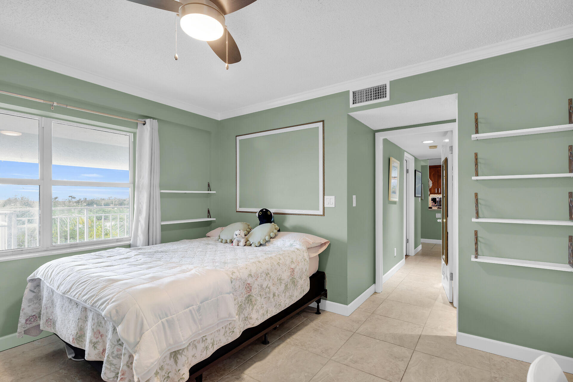 1901 S Roosevelt Boulevard Unit: 401E