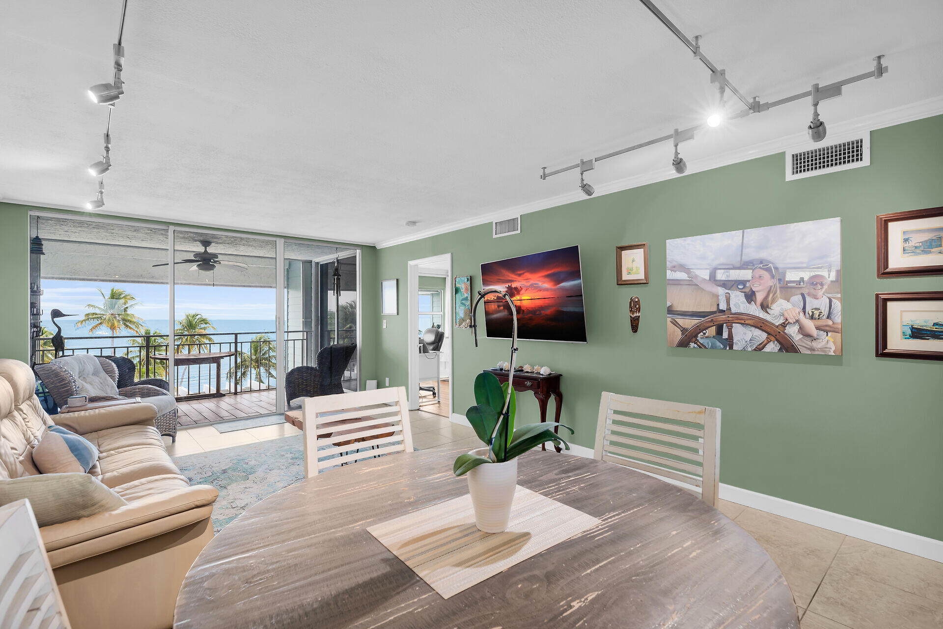 1901 S Roosevelt Boulevard Unit: 401E