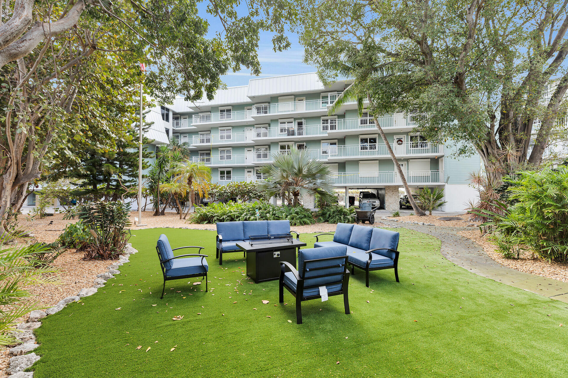 1901 S Roosevelt Boulevard Unit: 401E