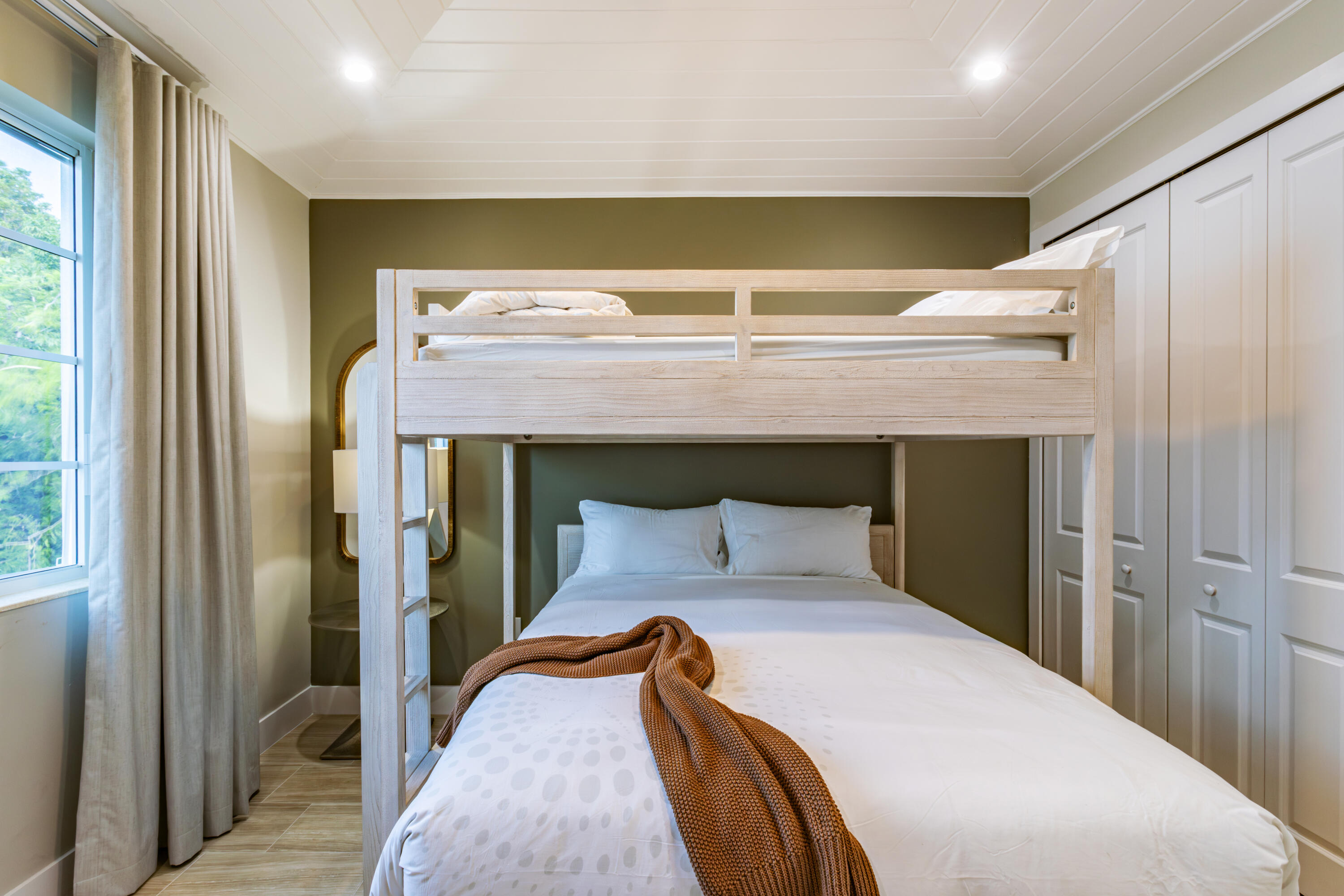 25 E Playa Largo Boulevard