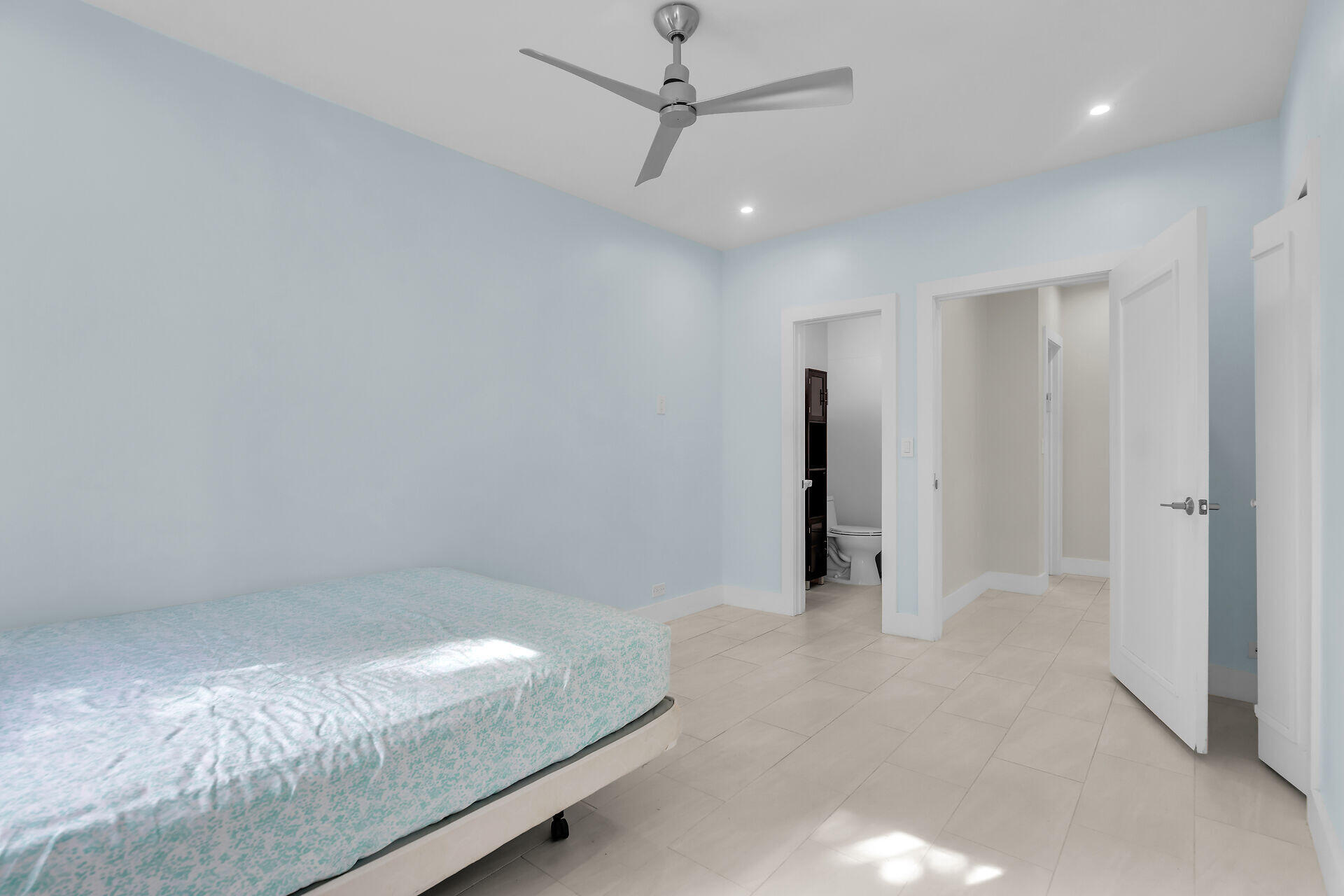 1209 Truman Avenue Unit: 2