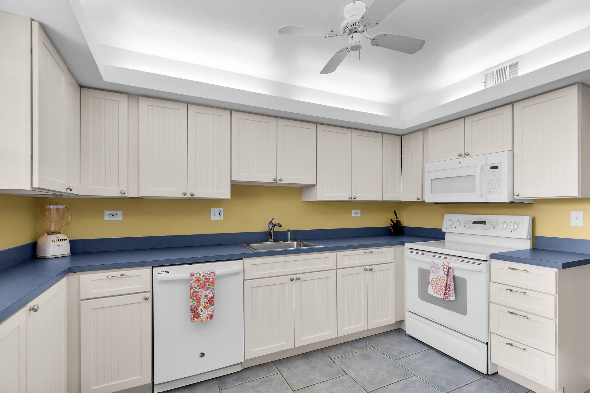 601 W Ocean Drive Unit: 410