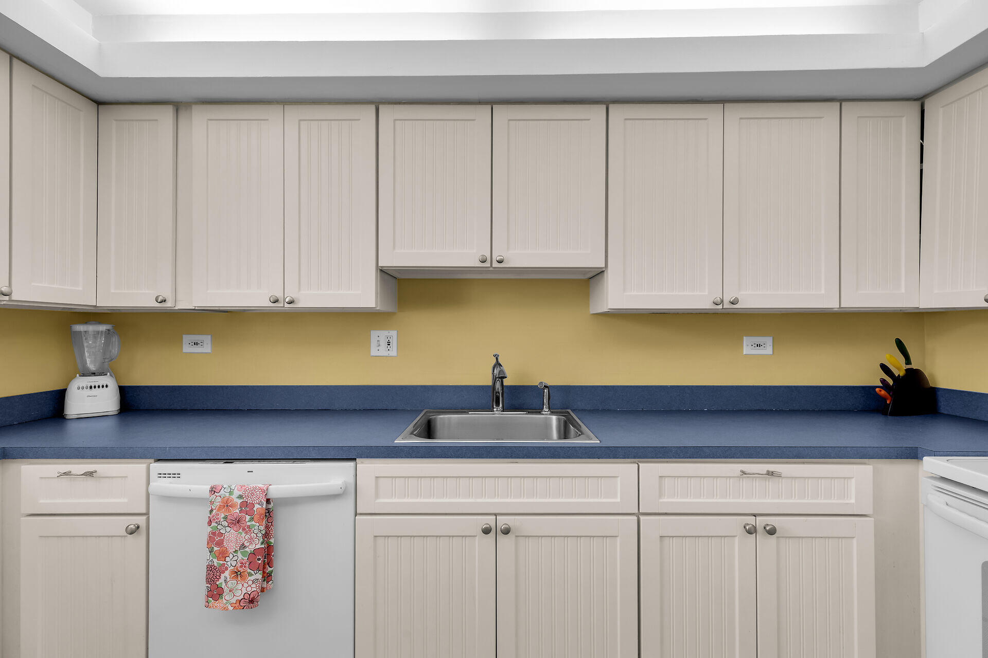 601 W Ocean Drive Unit: 410