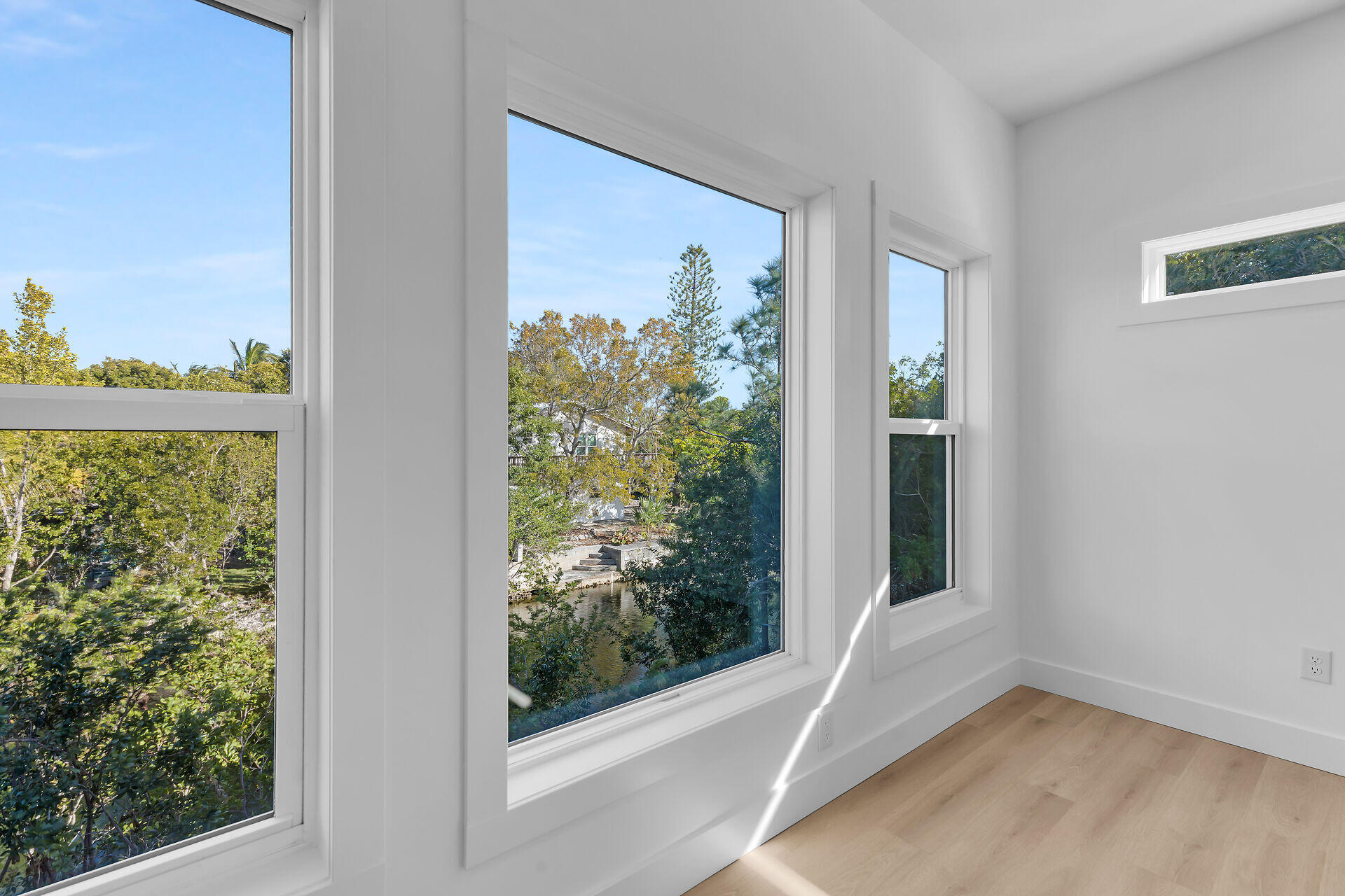 1547 Gardenia Lane