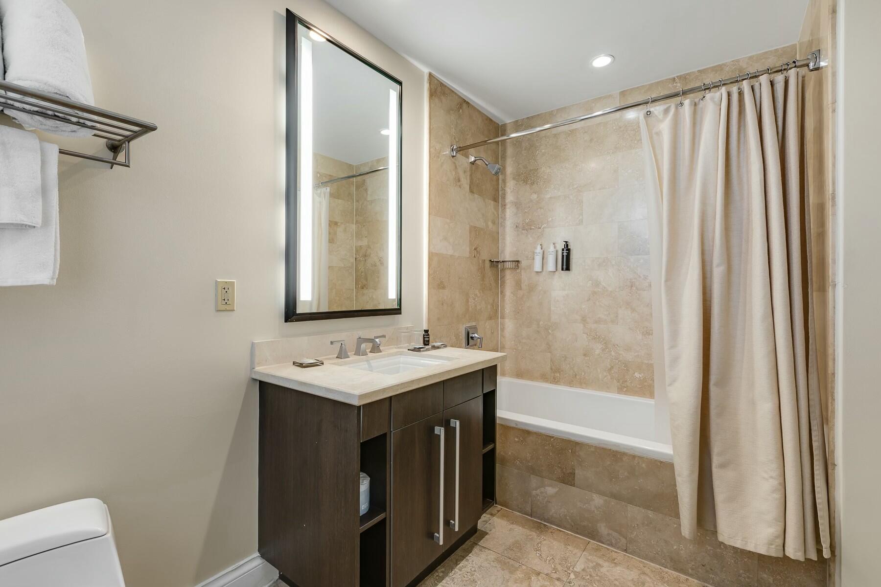 3841 N Roosevelt Boulevard Unit: 121