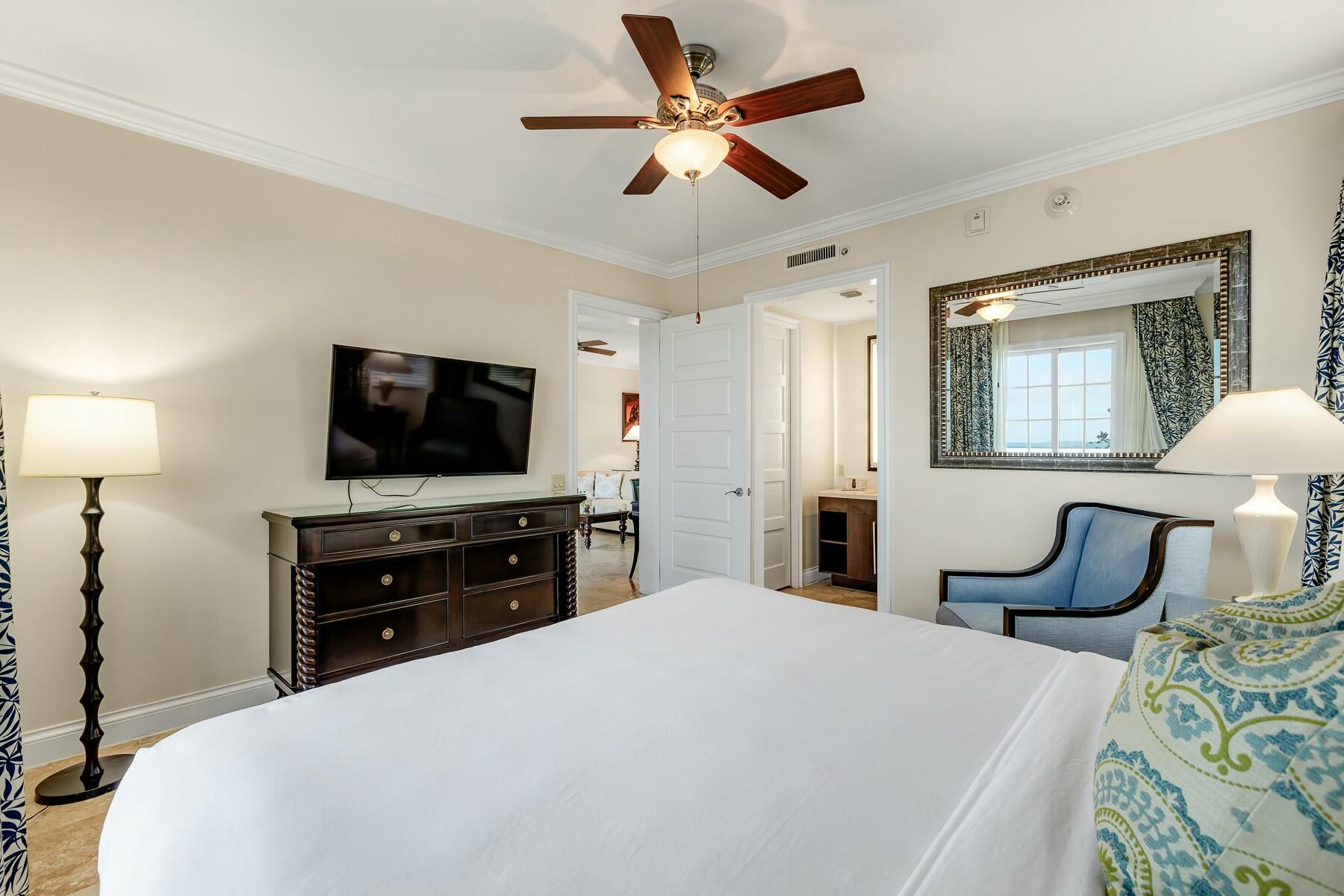 3841 N Roosevelt Boulevard Unit: 121