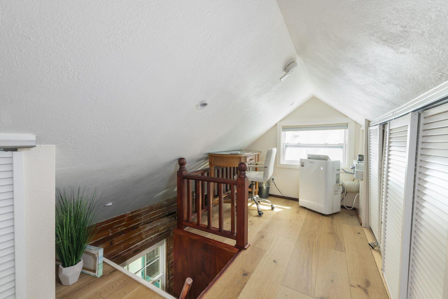 1211 Knowles Lane