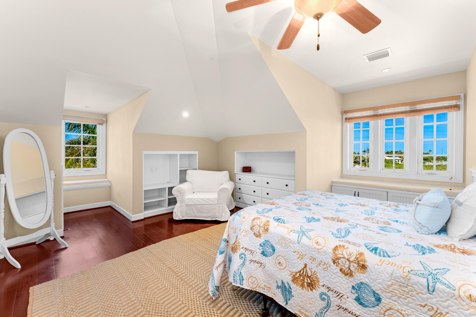 24 Cannon Royal Drive