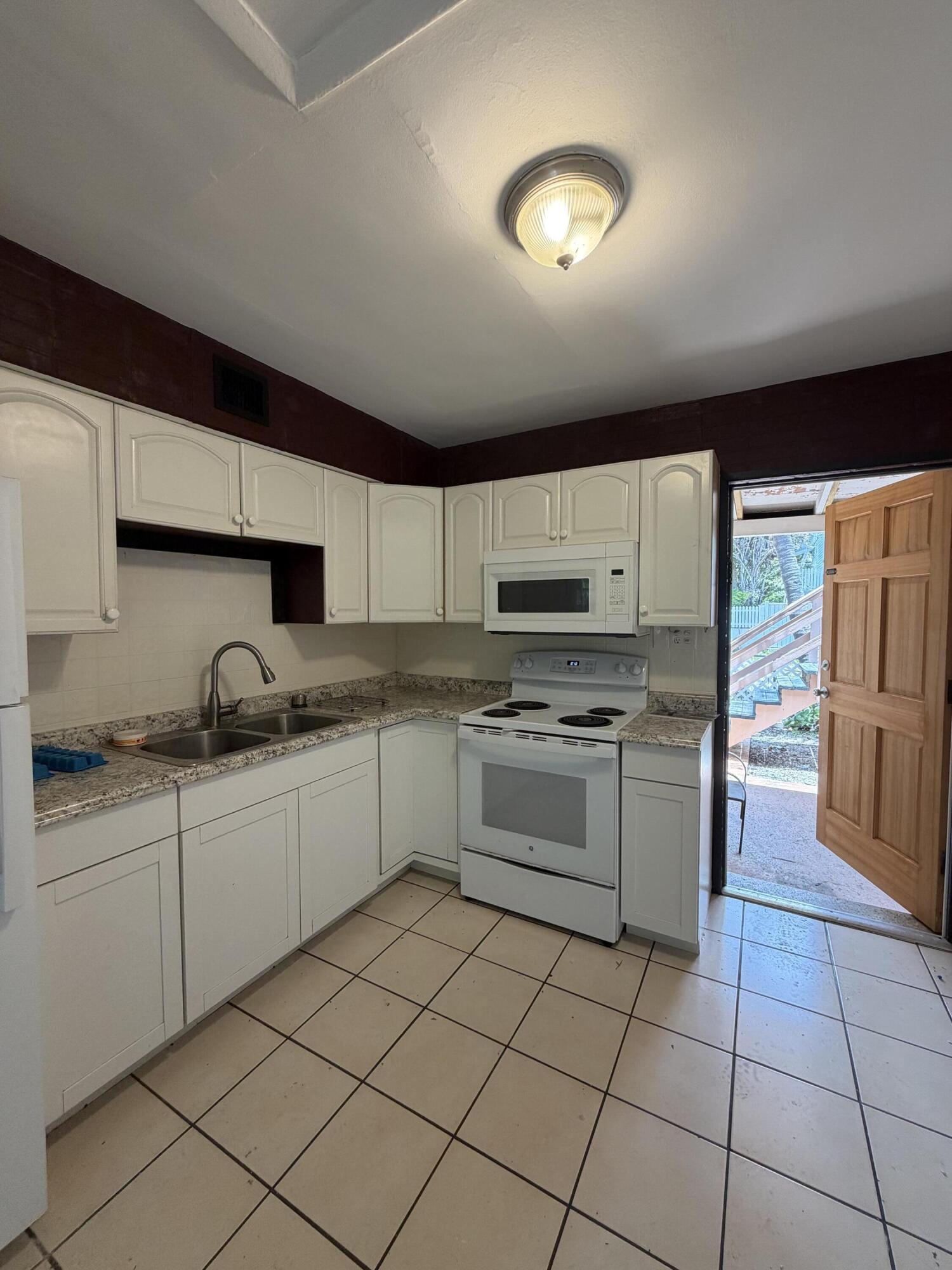 1614 Dennis Street Unit: B