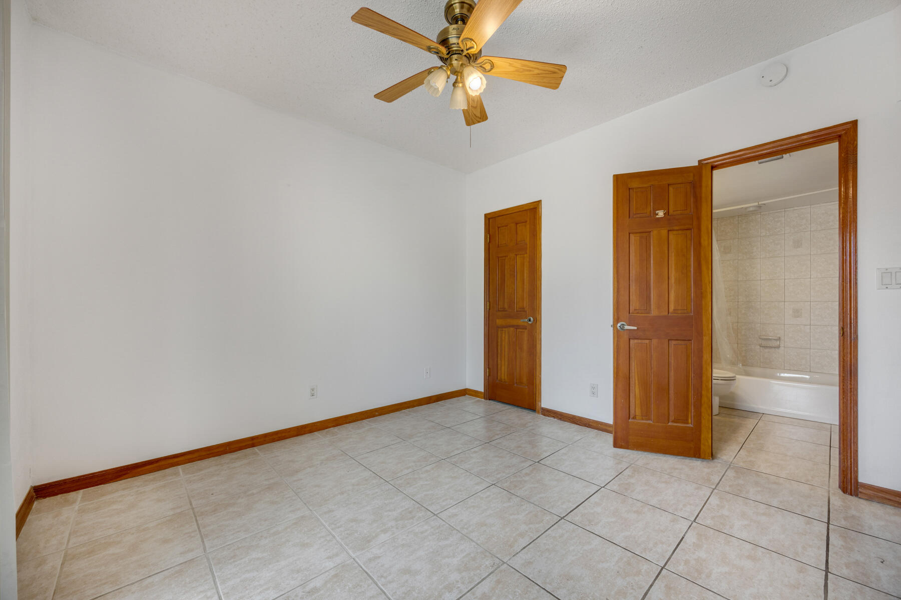 32 Hilton Haven Road APT 5