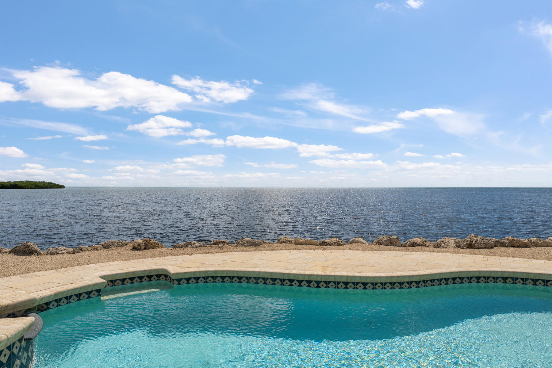 1200 Mockingbird Road