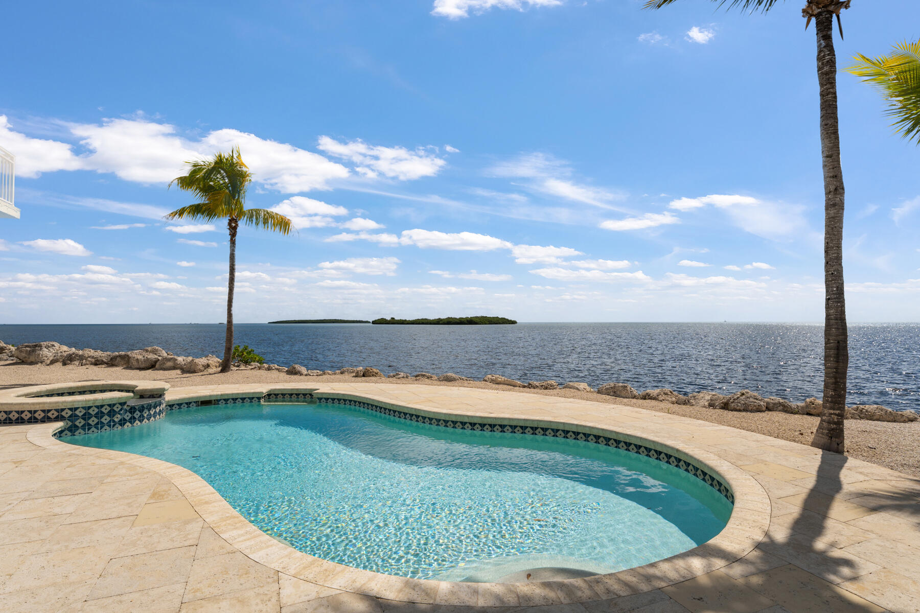 1200 Mockingbird Road