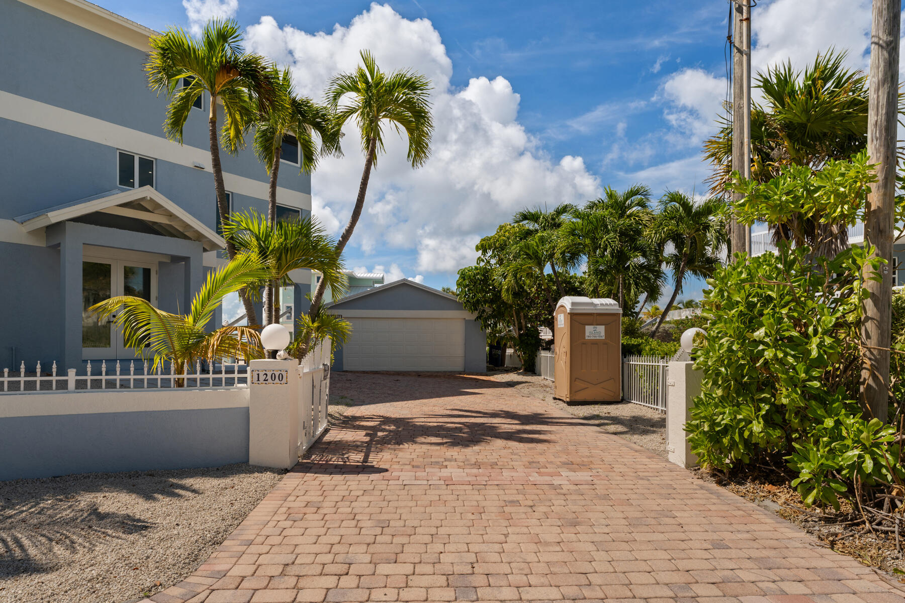 1200 Mockingbird Road