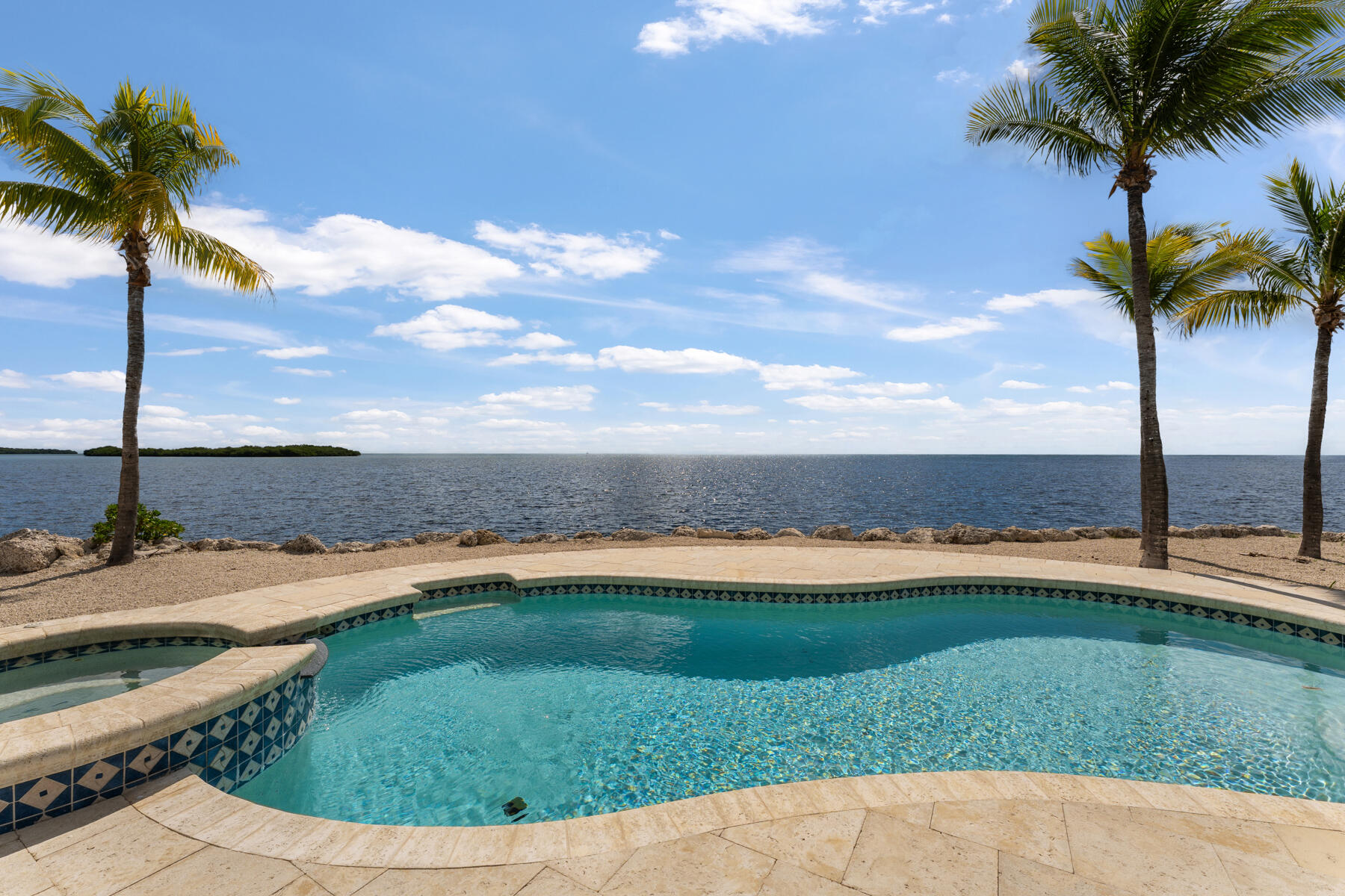 1200 Mockingbird Road