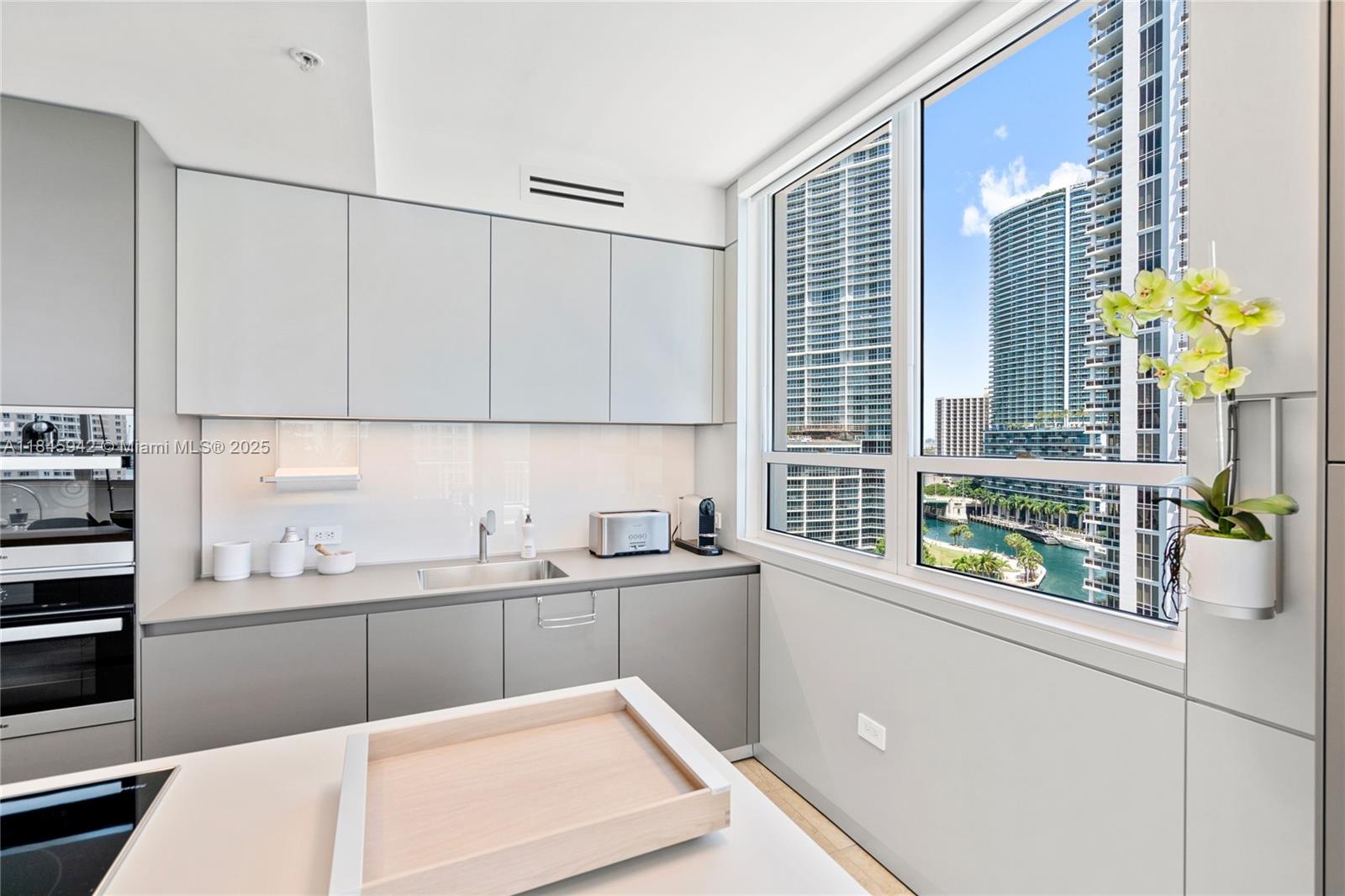801 Brickell Key Blvd # 1512