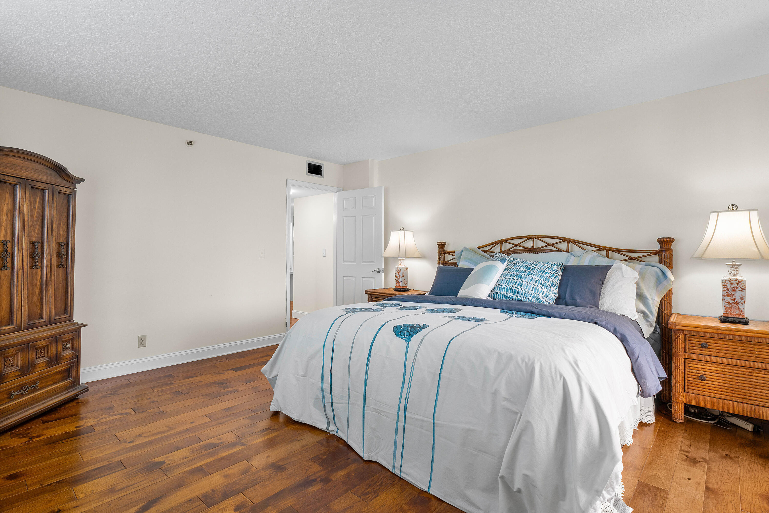 19800 Sandpointe Bay Drive 205