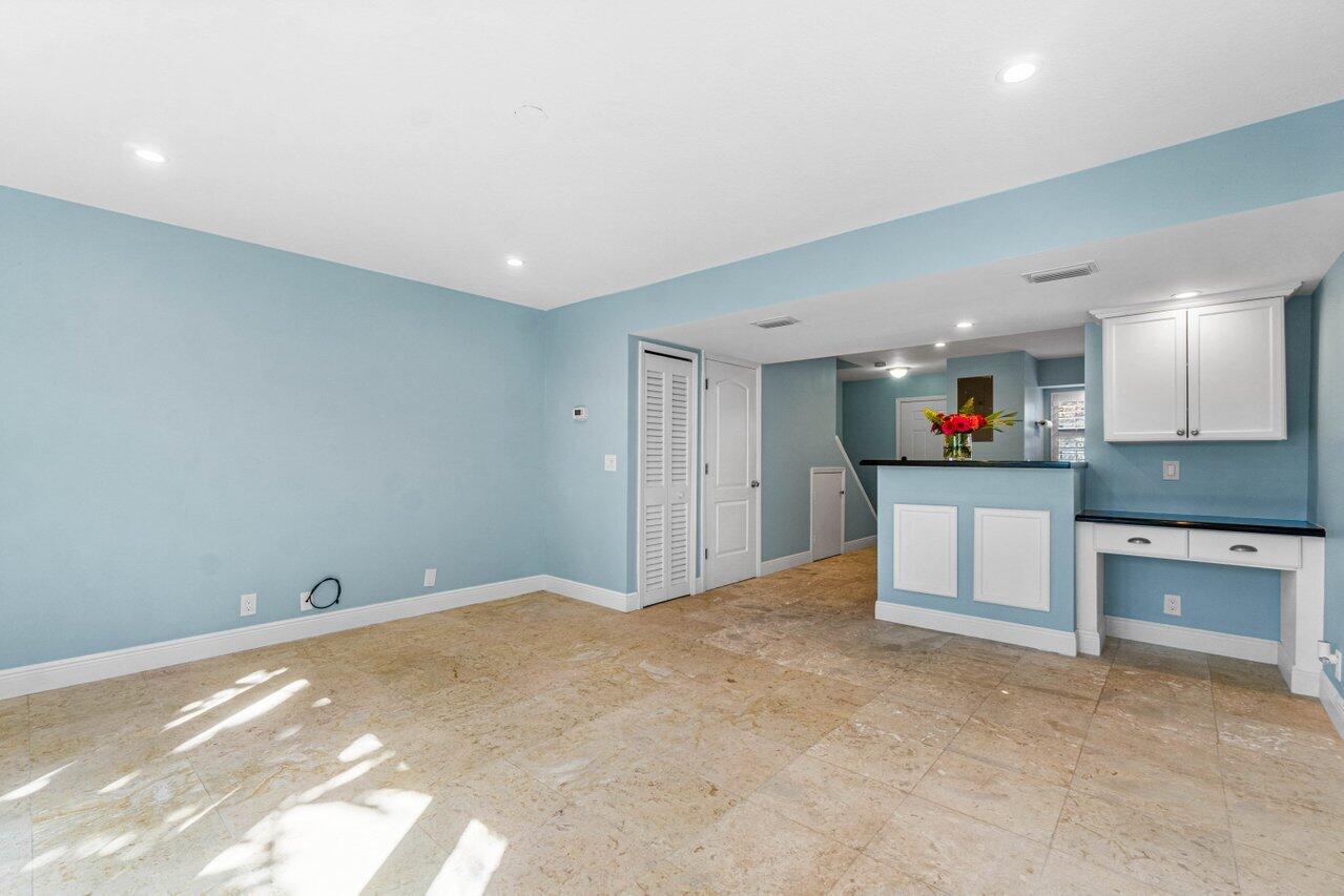 409 N Cypress Drive Unit: 6