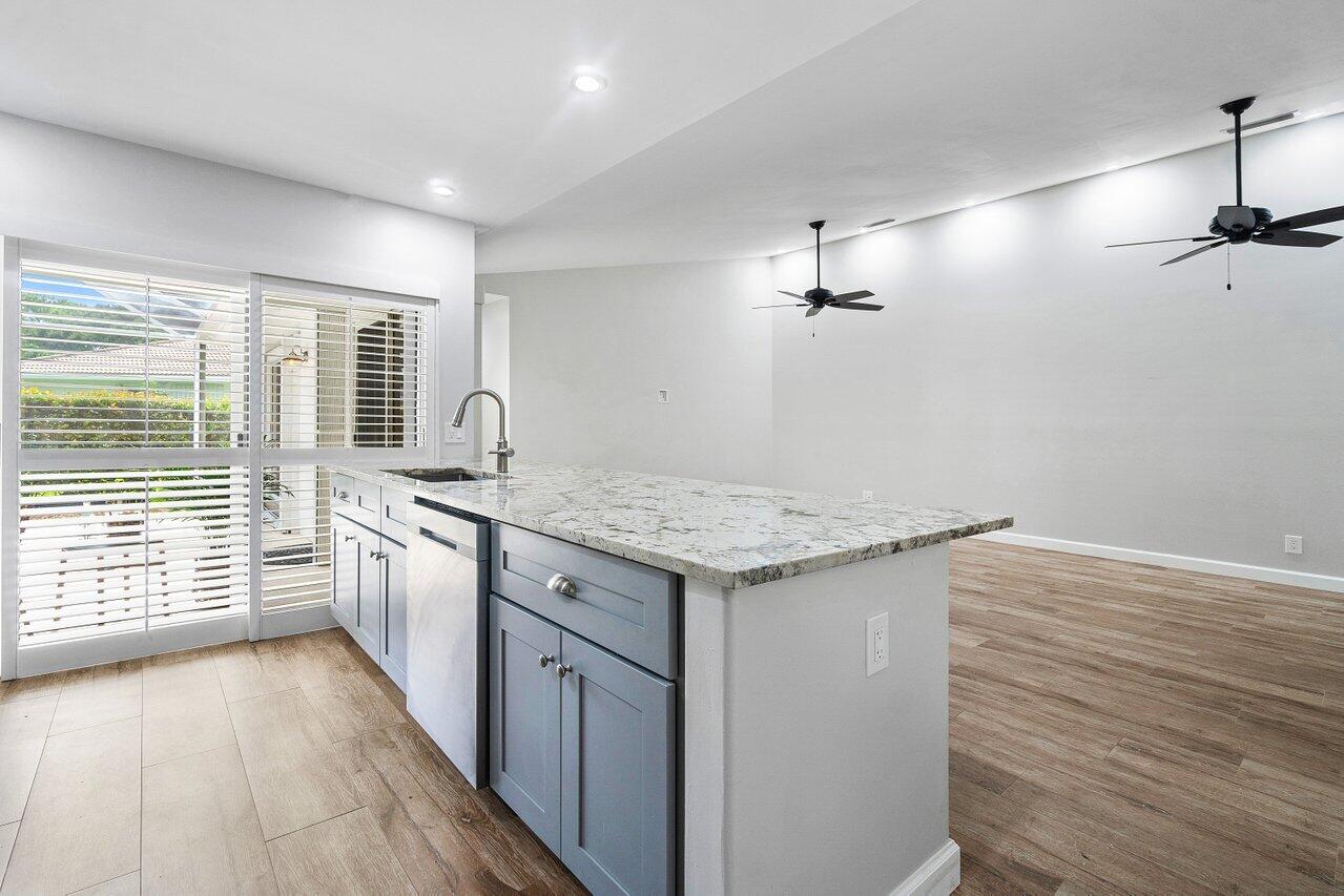 7402 Geminata Oak Court