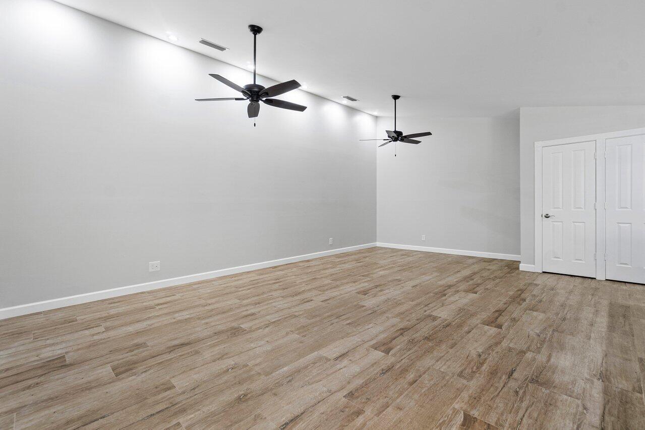 7402 Geminata Oak Court