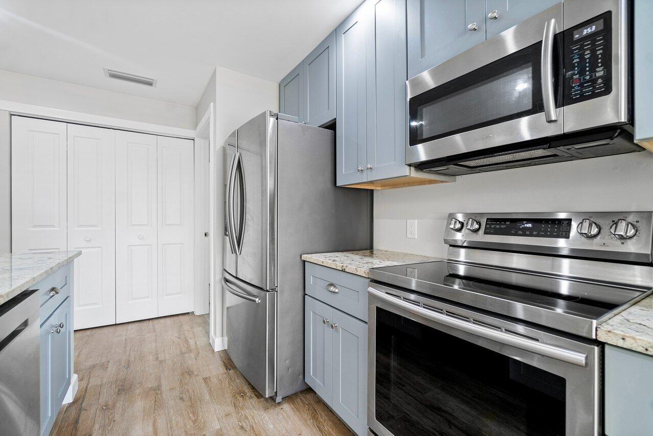 7402 Geminata Oak Court