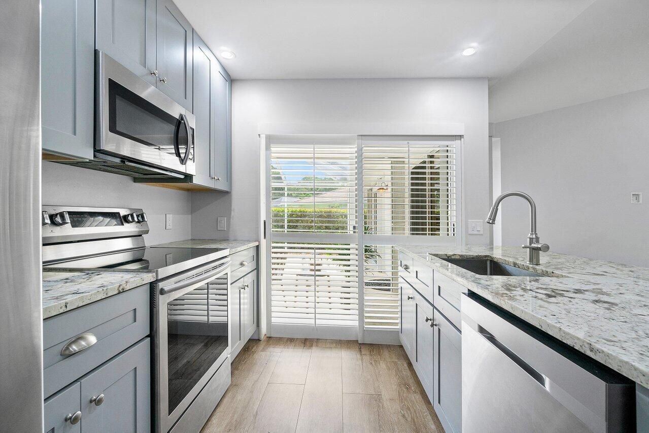 7402 Geminata Oak Court