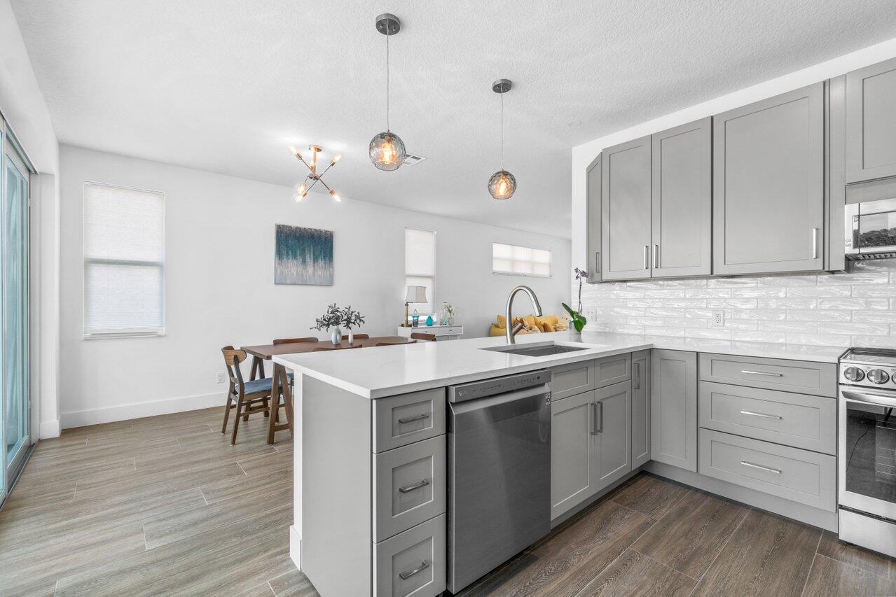 9427 SE Athena Street