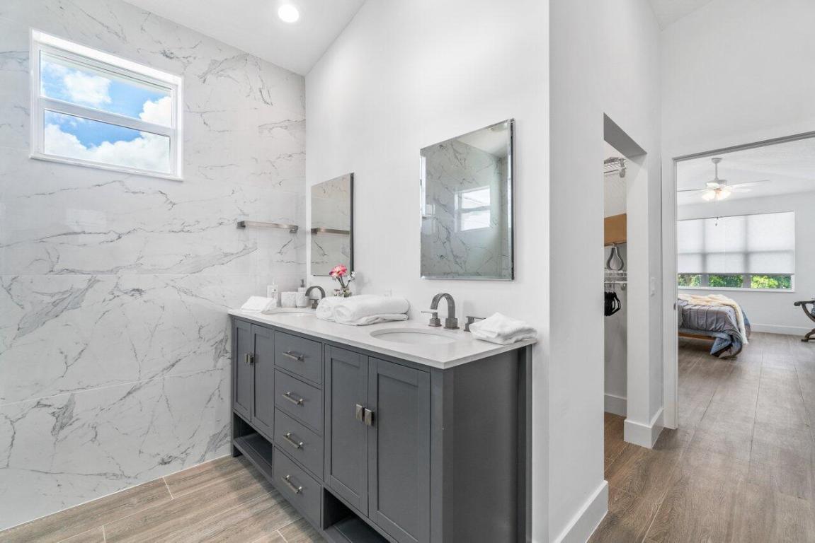 9427 SE Athena Street