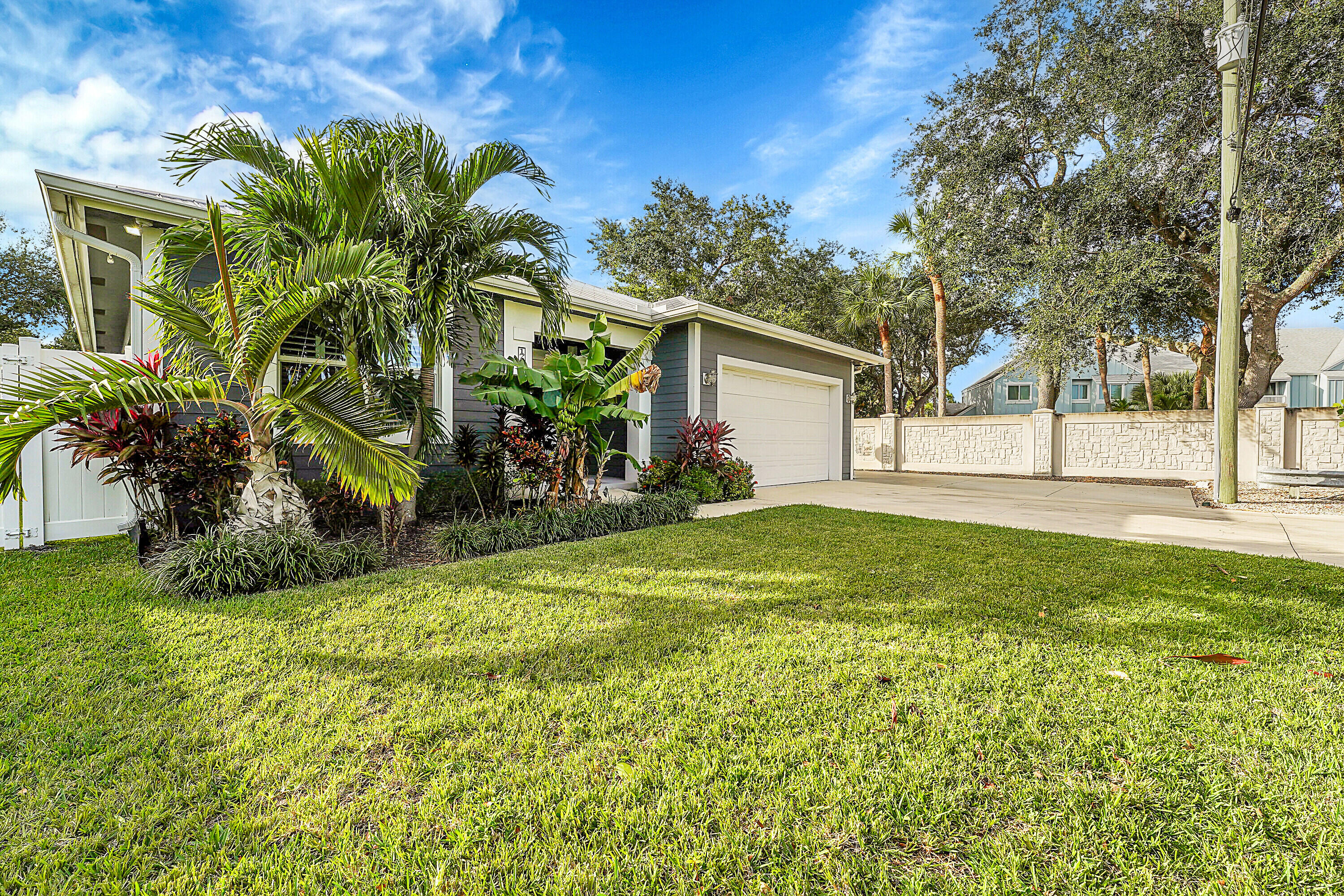 17735 Cinquez Park Road W