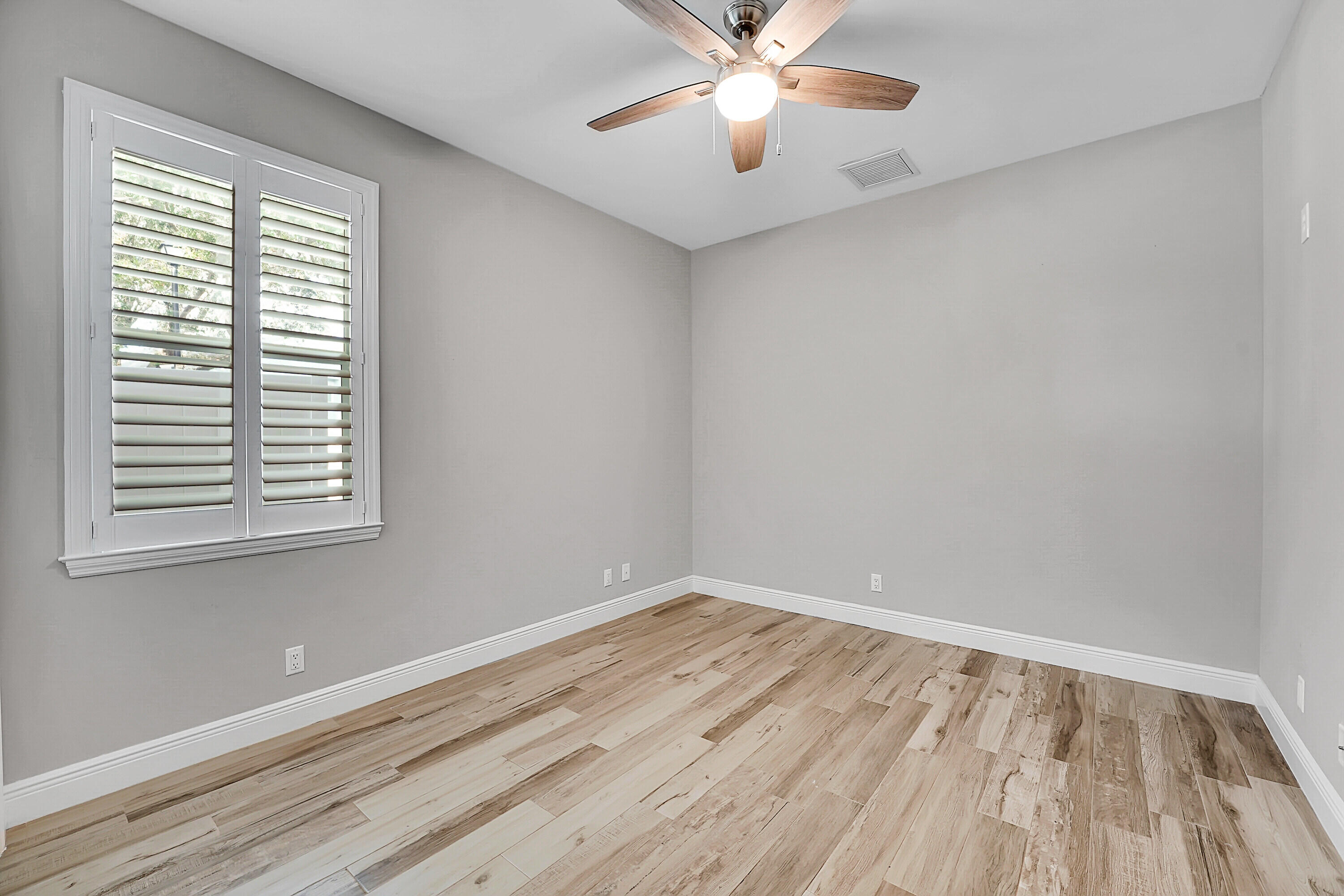 17735 Cinquez Park Road W