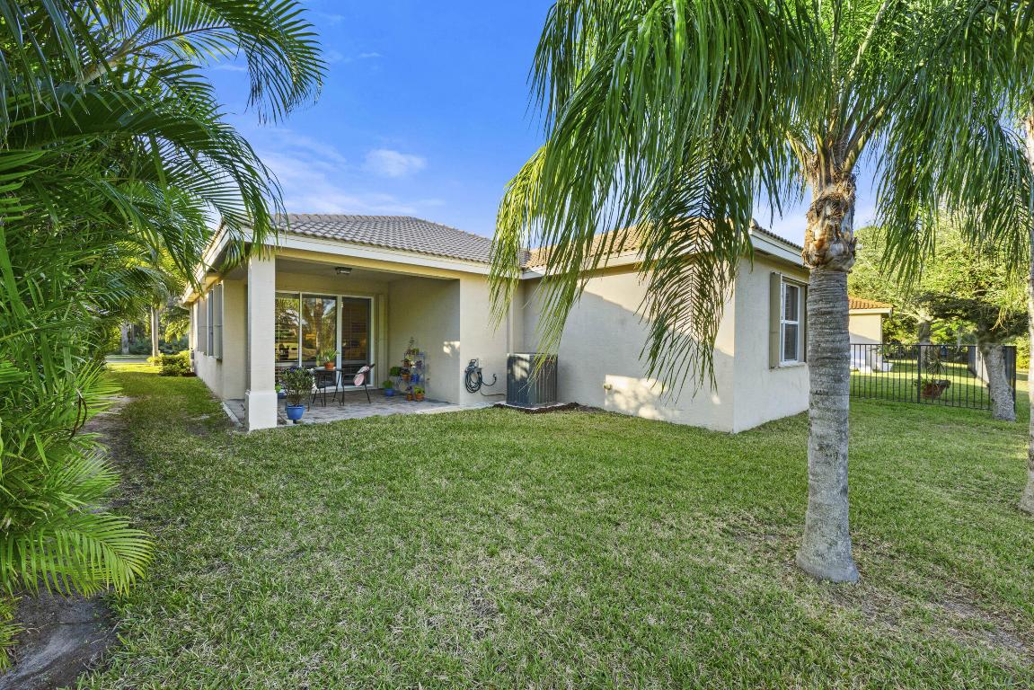 6301 SE Turn Leaf Trail