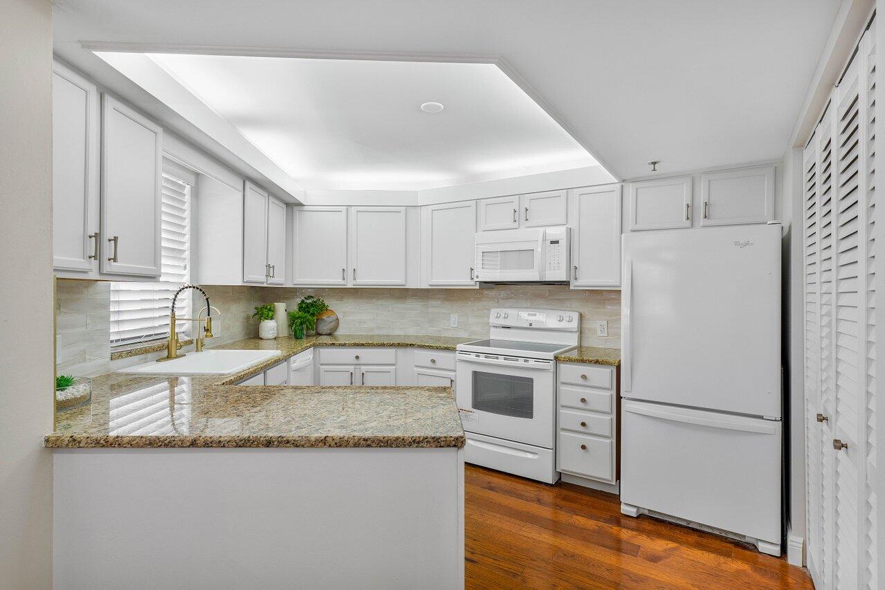19800 Sandpointe Bay Drive 205