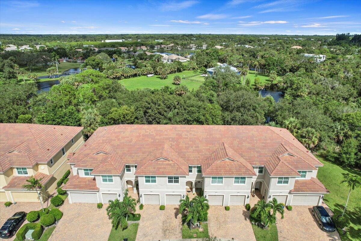 535 SW Glen Crest Way