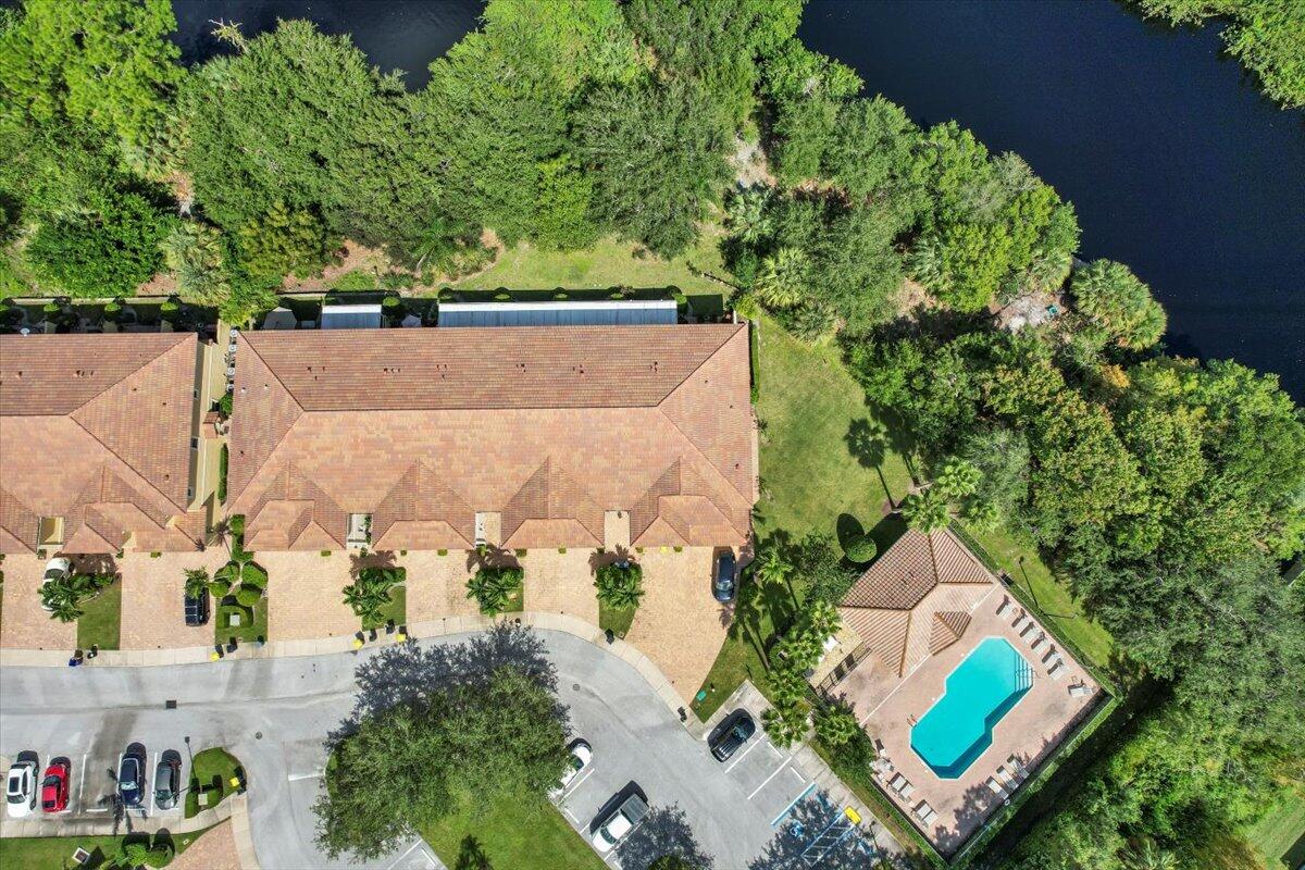 535 SW Glen Crest Way